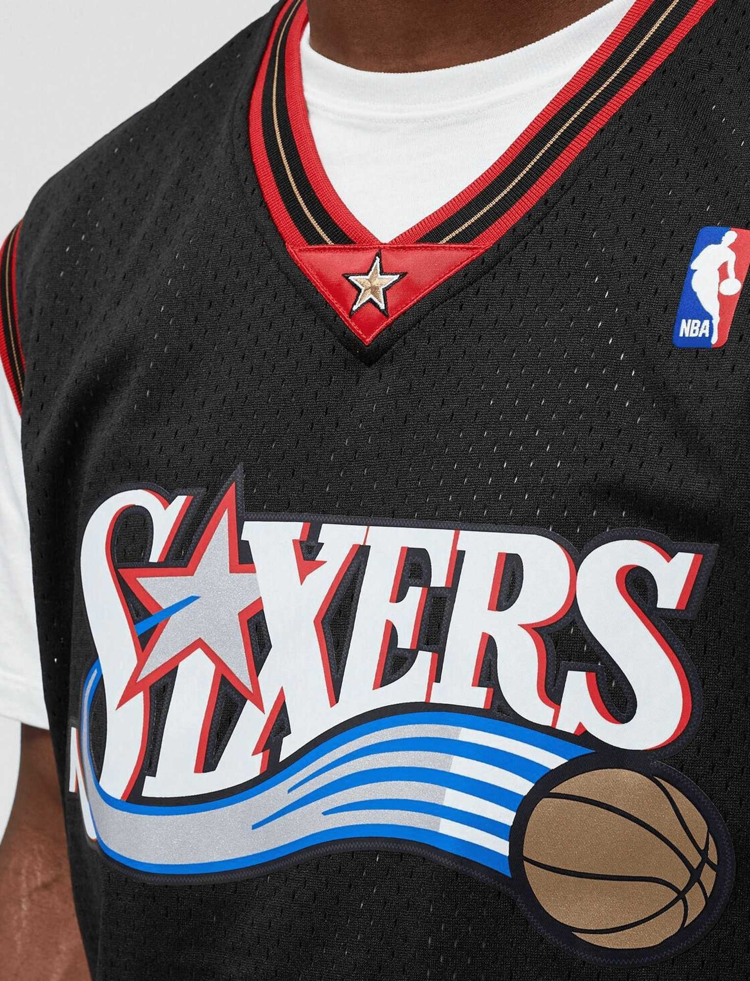 Allen Iverson Philadelphia 76ers Mitchell & Ness NBA 00-01 HWC Swingman Jersey - Black