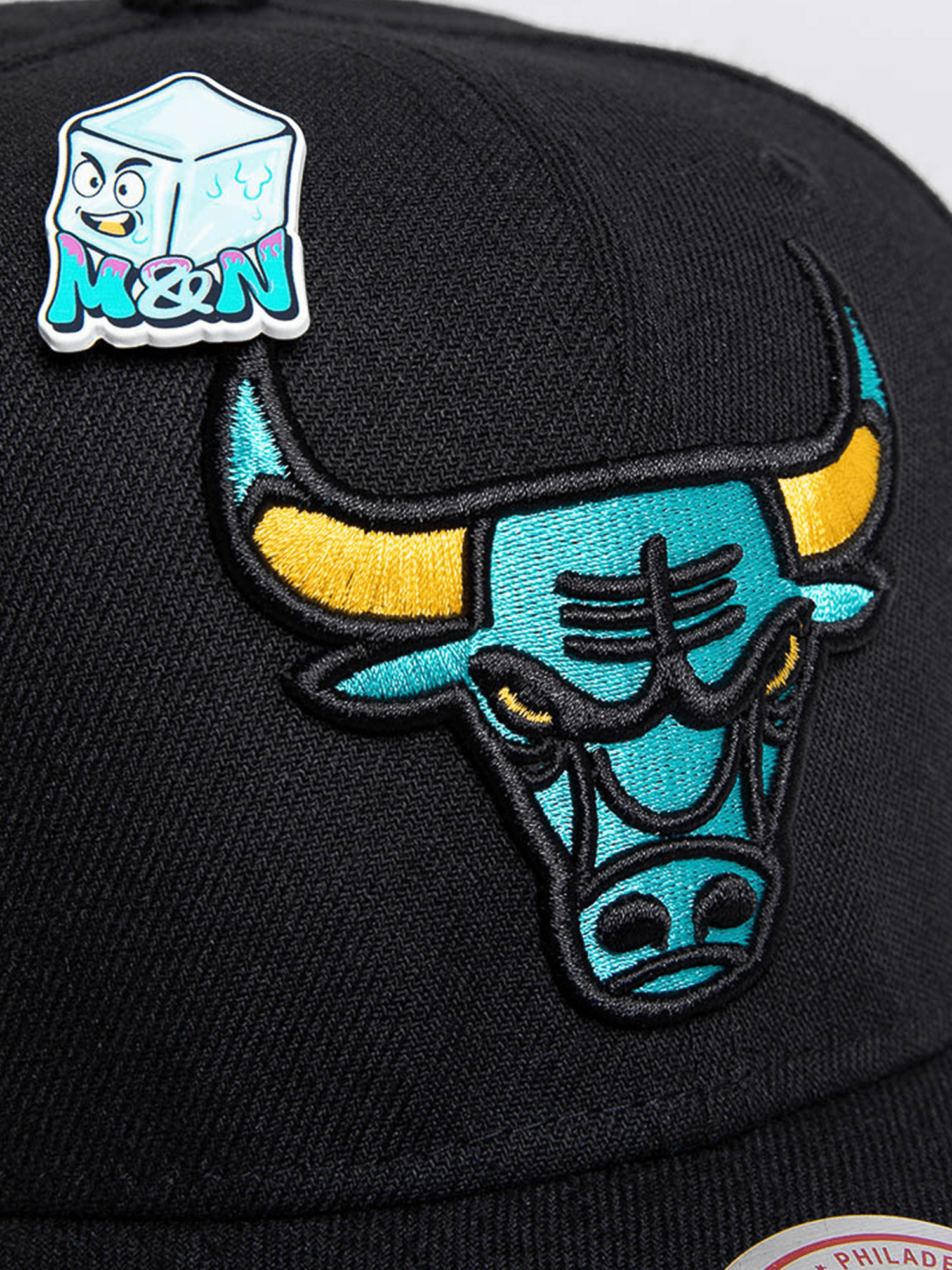 Chicago Bulls Mitchell & Ness NBA Ice Cold Pro Crown Snapback Hat - Black