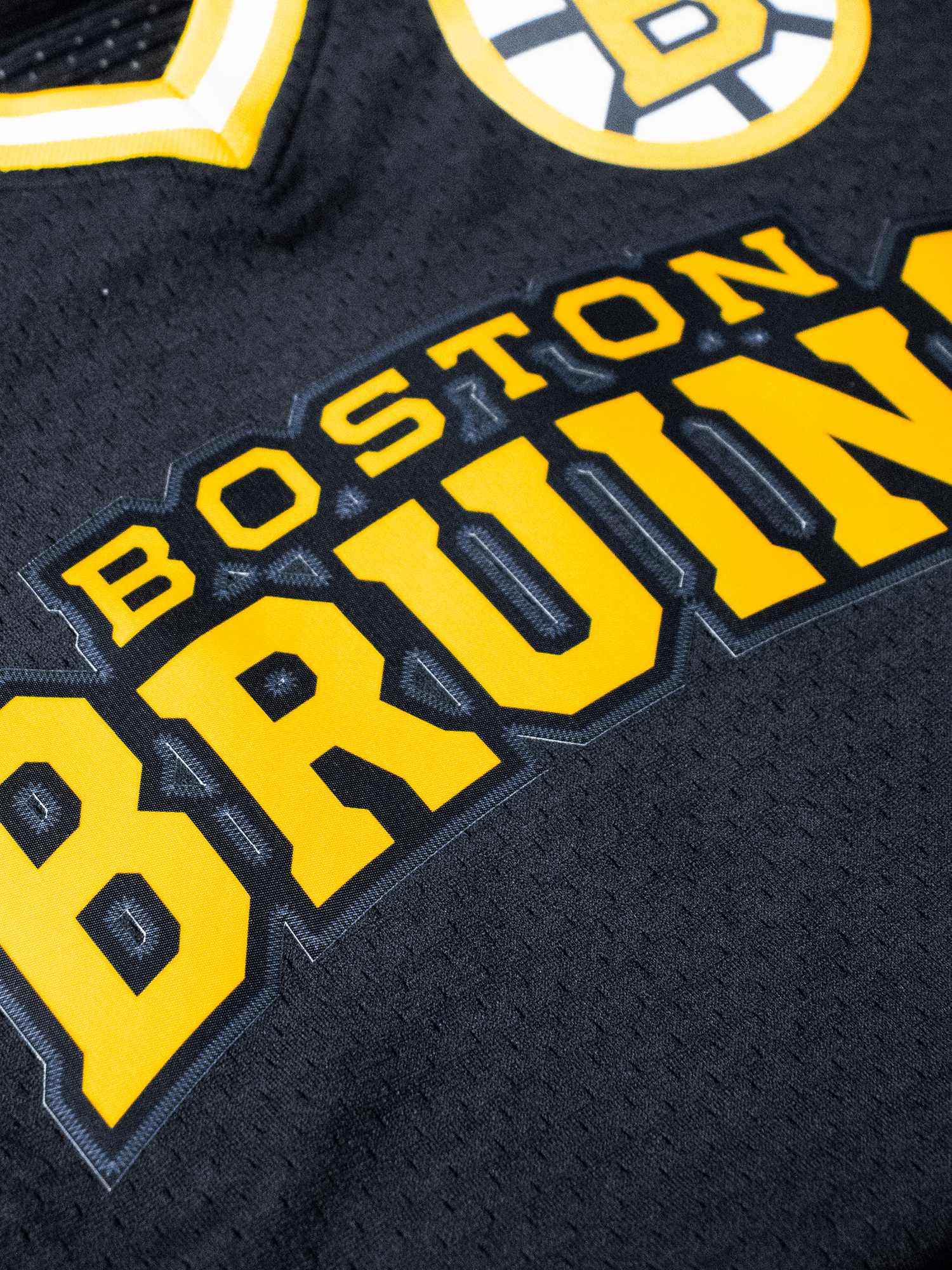 Boston Bruins Pro Standard NHL Team Mesh Short Sleeve - Black