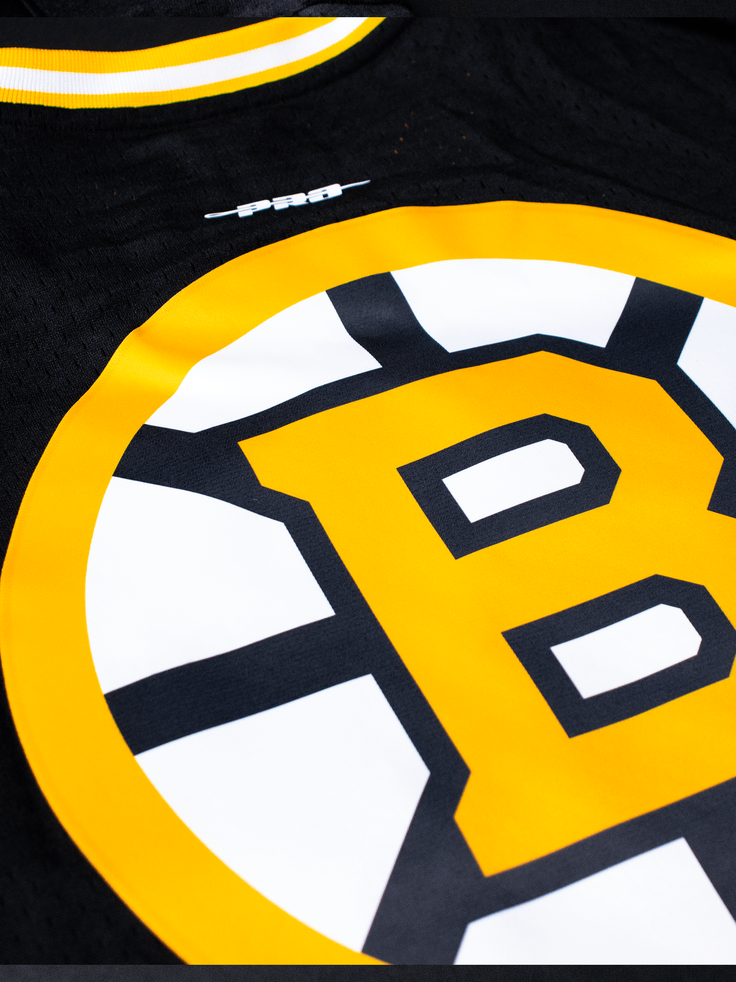 Boston Bruins Pro Standard NHL Team Mesh Short Sleeve - Black