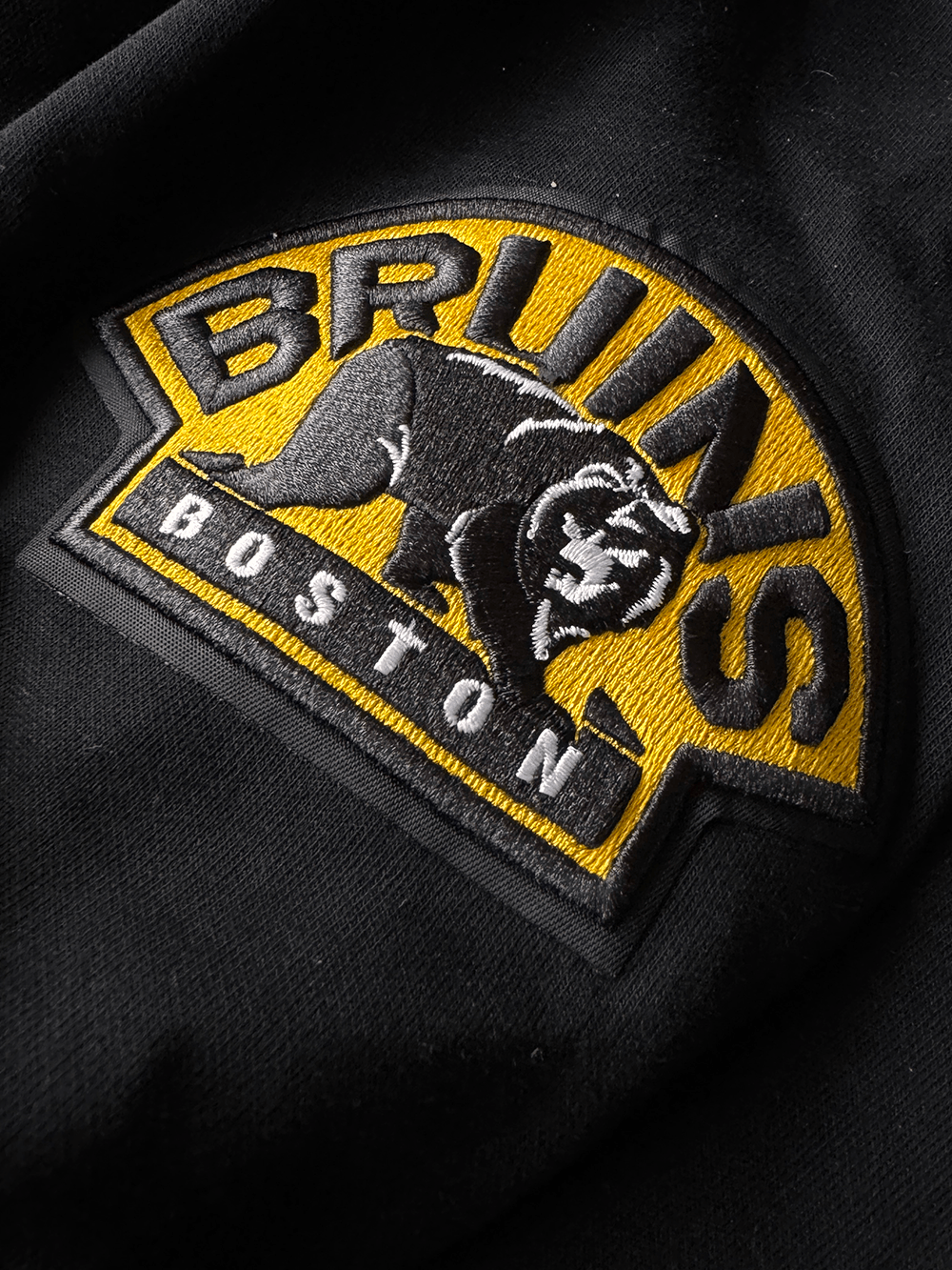 Boston Bruins Pro Standard NHL Team Chenille Hoodie Jumper - Black