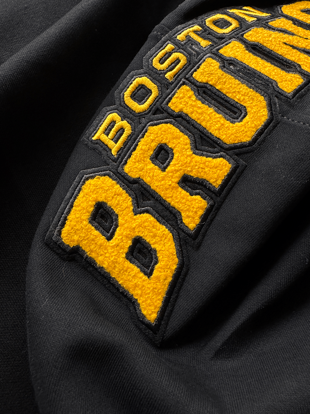 Boston Bruins Pro Standard NHL Team Chenille Hoodie Jumper - Black