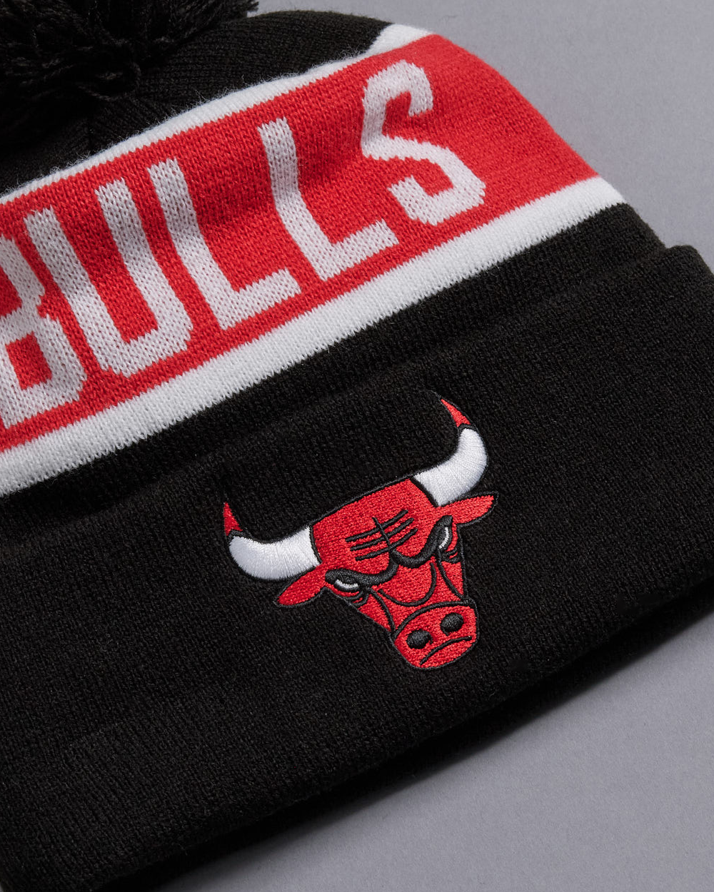 Chicago Bulls New Era NBA Spell Out Pomless Knit Beanie - Black