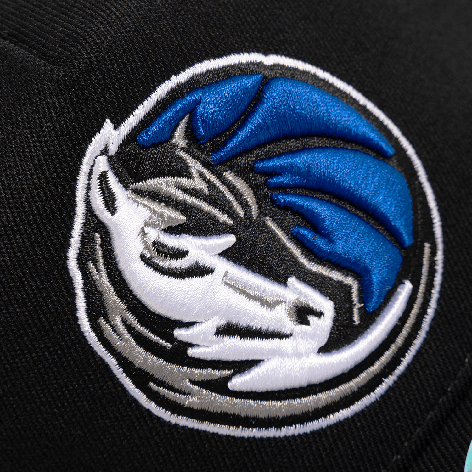 Dallas Mavericks Mitchell & Ness NBA Team Classic Red Snapback Hat - Black