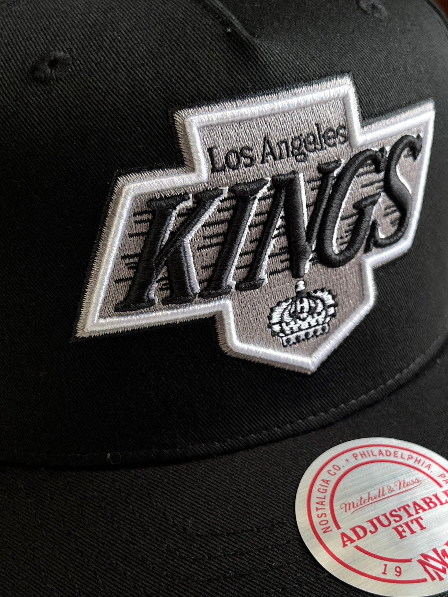 Los Angeles Kings Mitchell & Ness NHL Vintage Logo MVP Snapback Hat - Black