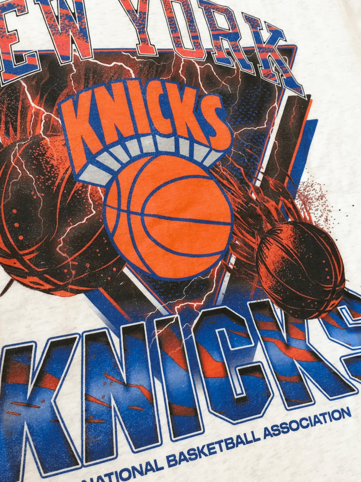 New York Knicks Mitchell & Ness NBA Trigon Vintage T-Shirt - White Marle