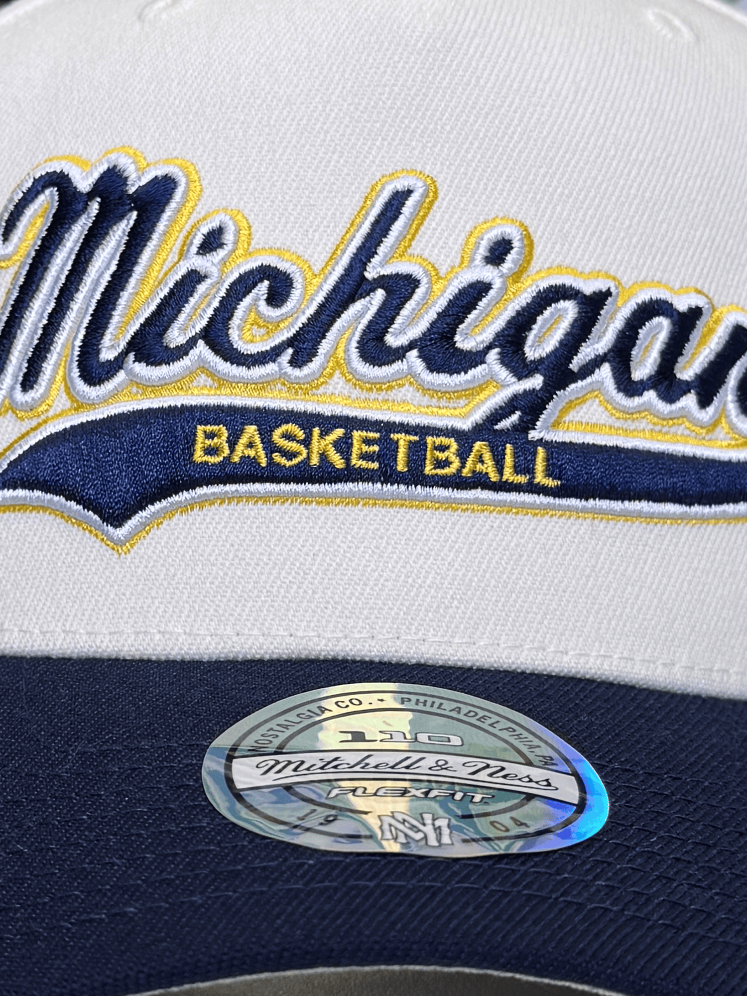 Michigan Wolverines Mitchell & Ness NCAA 2T Tailsweep 110 Flex Snapback Hat - Off White