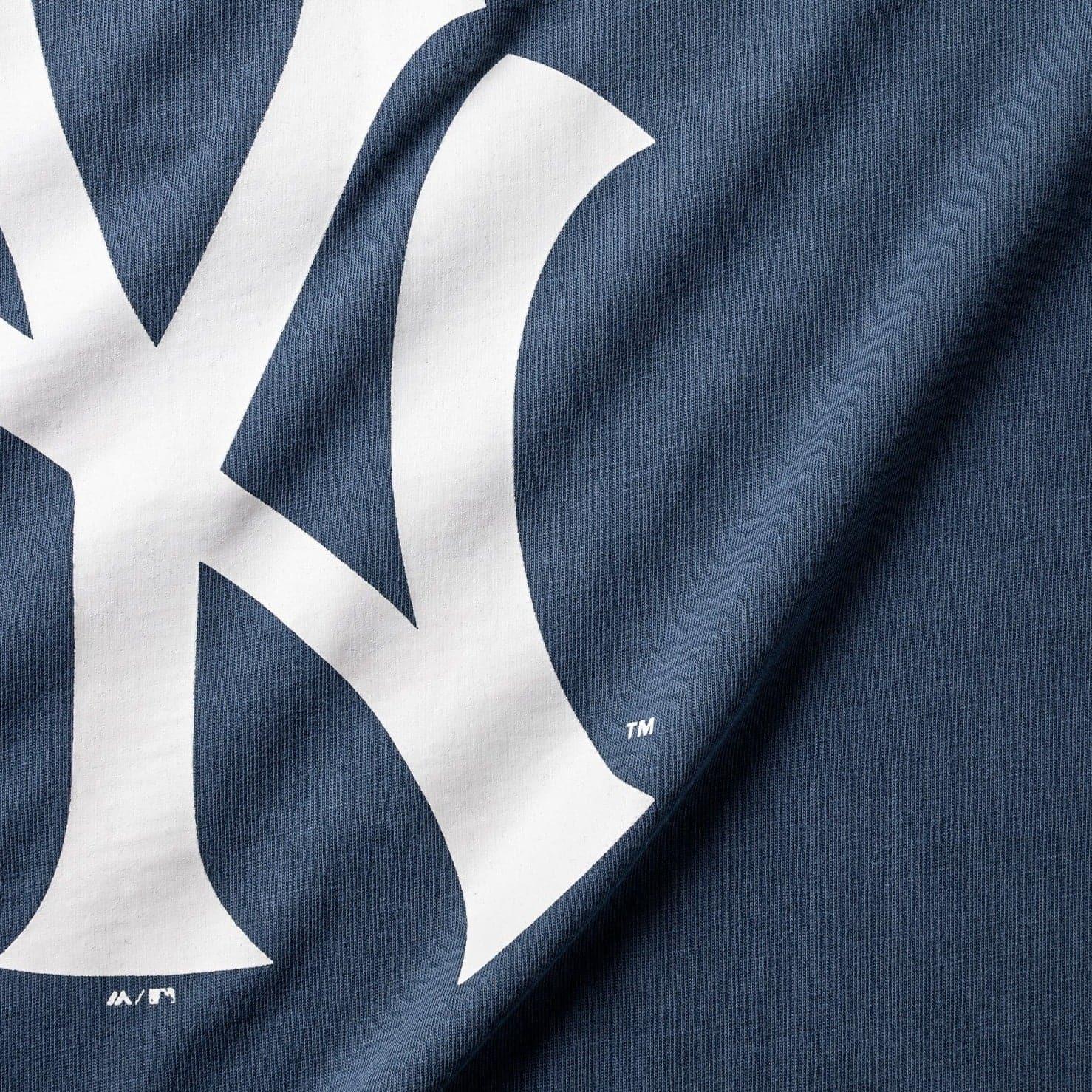 New York Yankees Majestic MLB Large Logo Vintage T-Shirt - French Navy