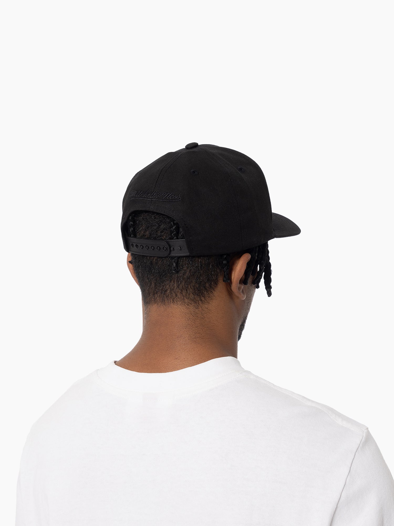 Anaheim Ducks Mitchell & Ness NHL Black On Black Pro Pinch Snapback Hat