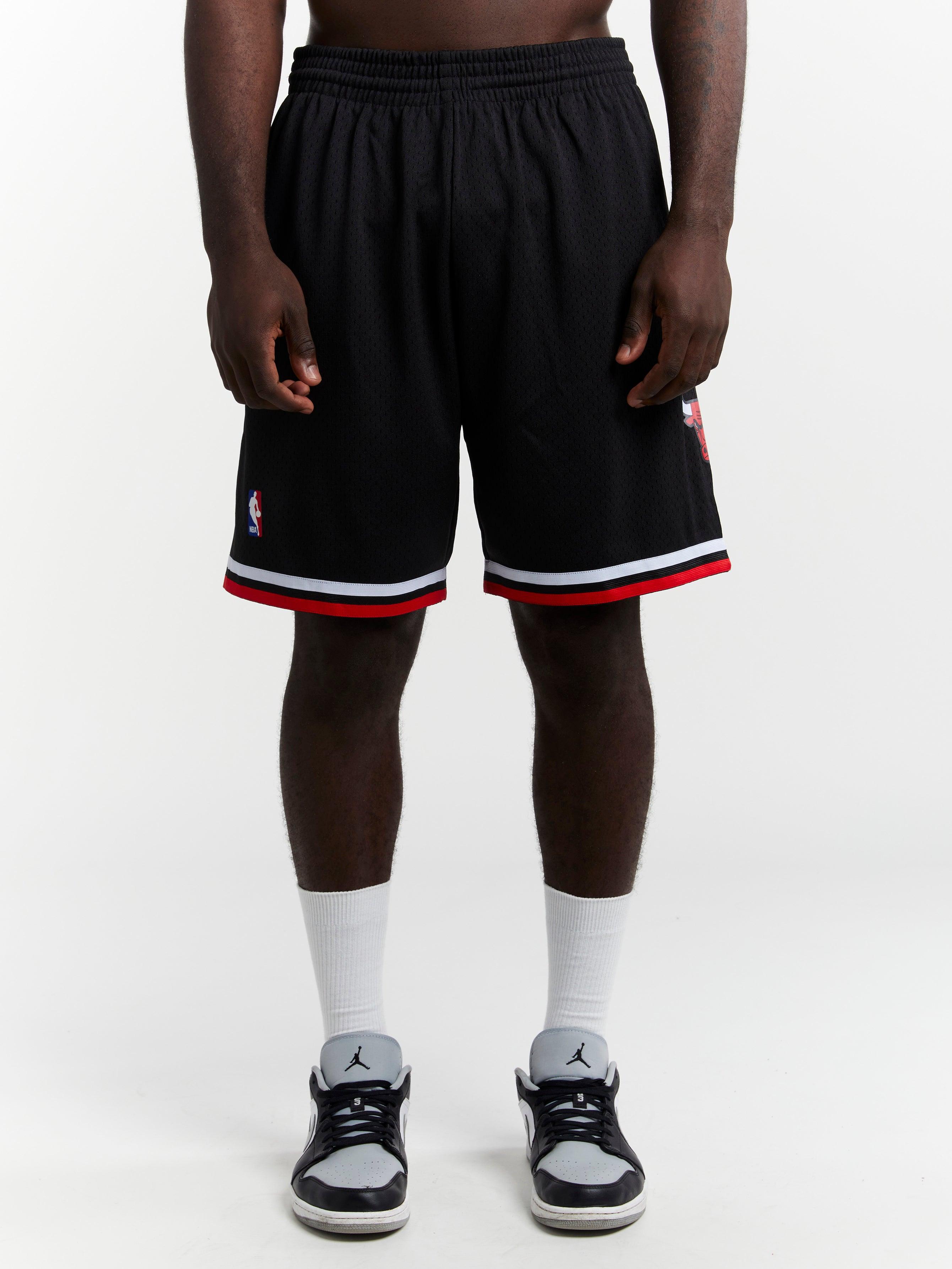 Chicago Bulls Mitchell & Ness NBA 97-98 Alt Swingman Shorts - Black