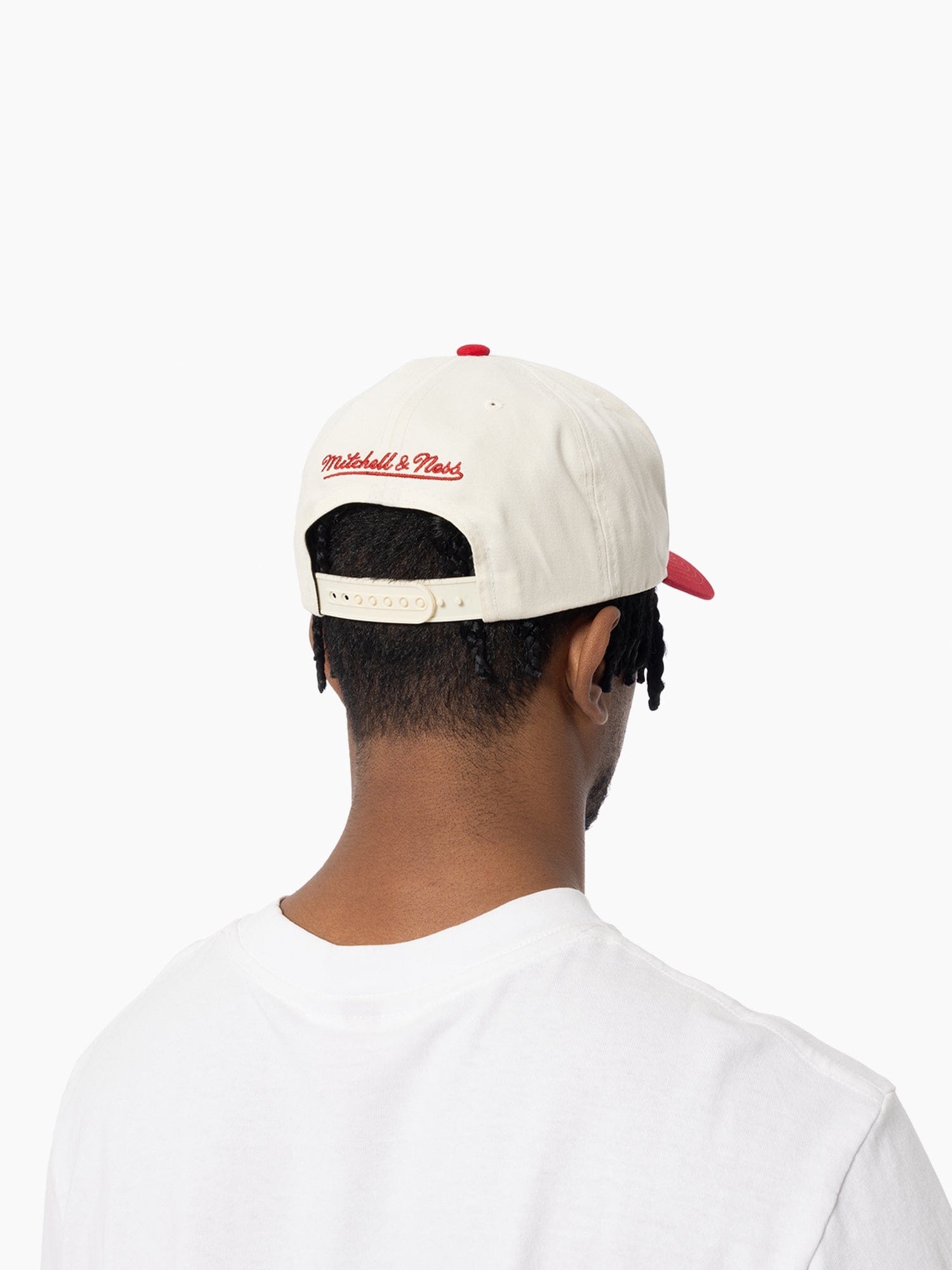 Chicago Bulls Mitchell & Ness NBA HWC 2T Pro Pinch Snapback Hat - Cream