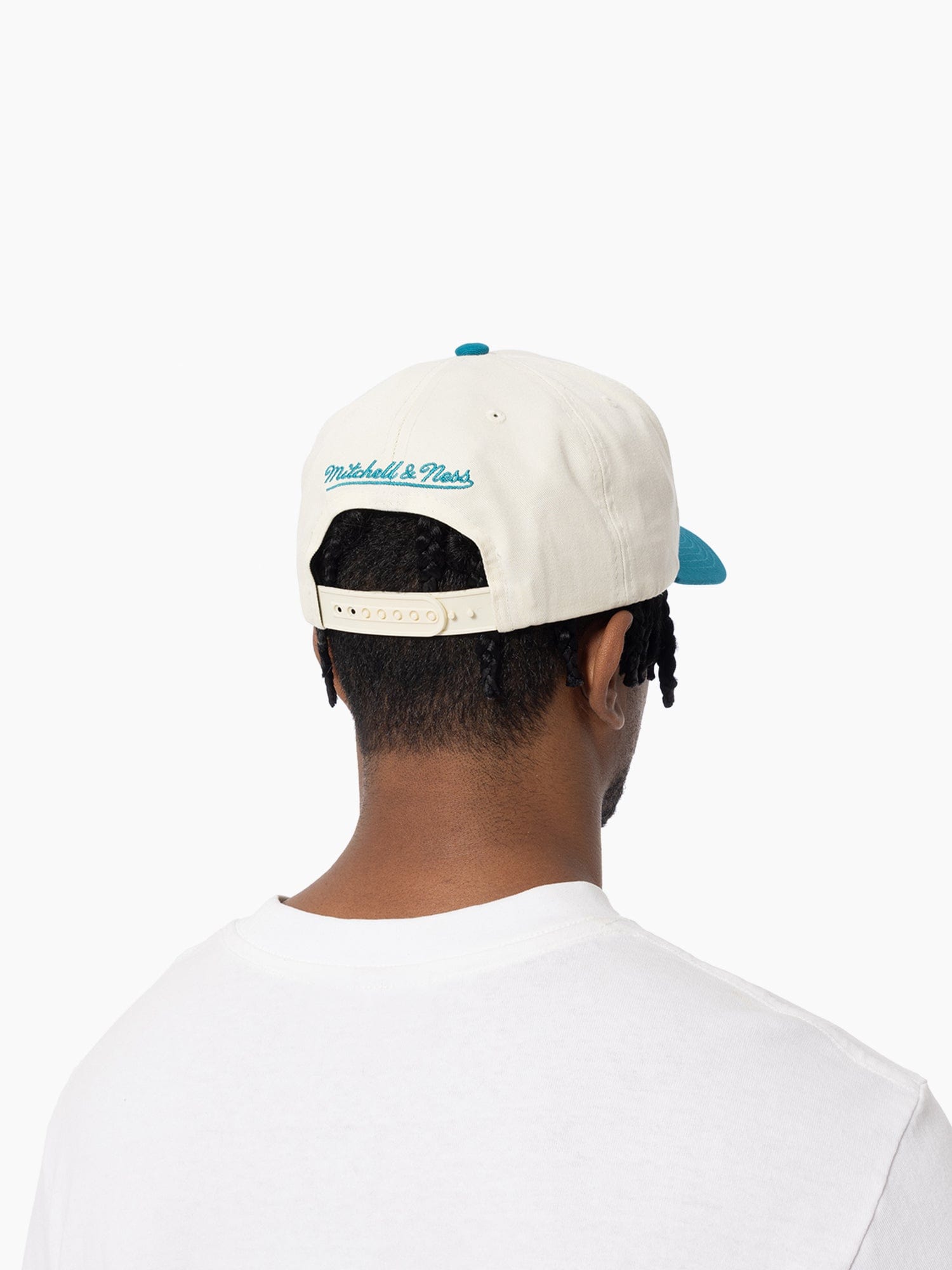 Charlotte Hornets Mitchell & Ness NBA HWC 2T Pro Pinch Snapback Hat - Cream