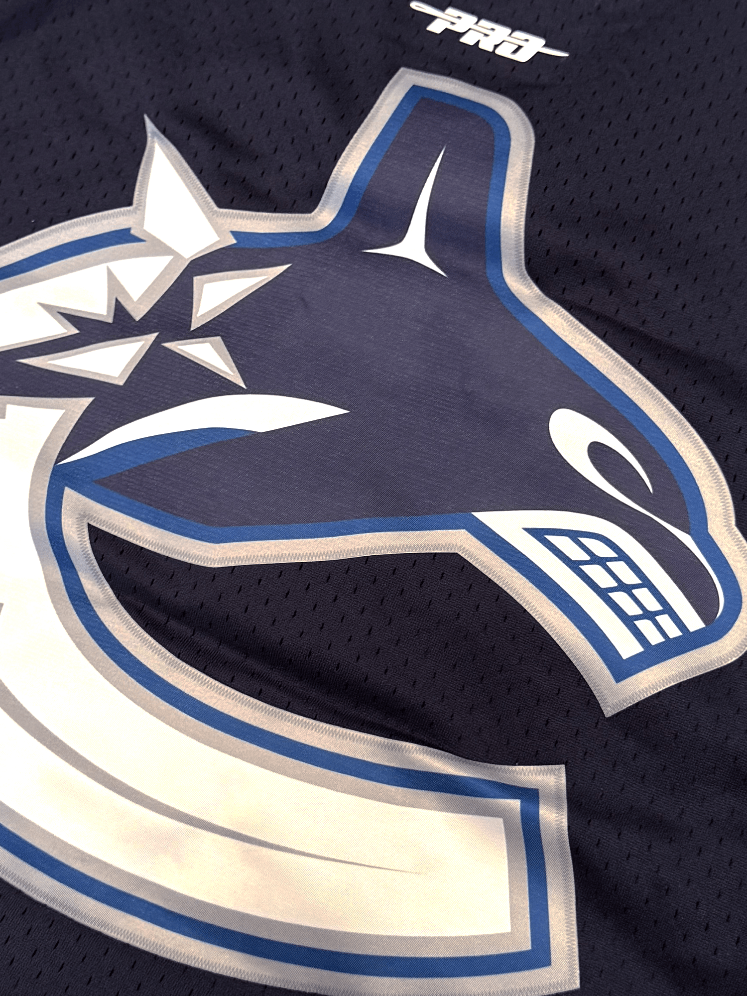 Vancouver Canucks Pro Standard NHL Team Mesh Short Sleeve - Navy