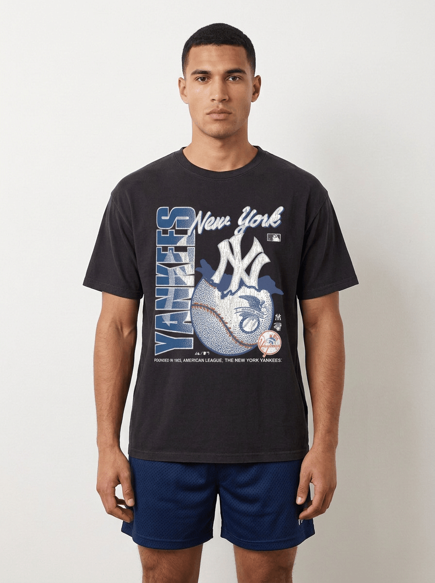 New York Yankees Majestic MLB Burst Ball Vintage T-Shirt - Washed Black