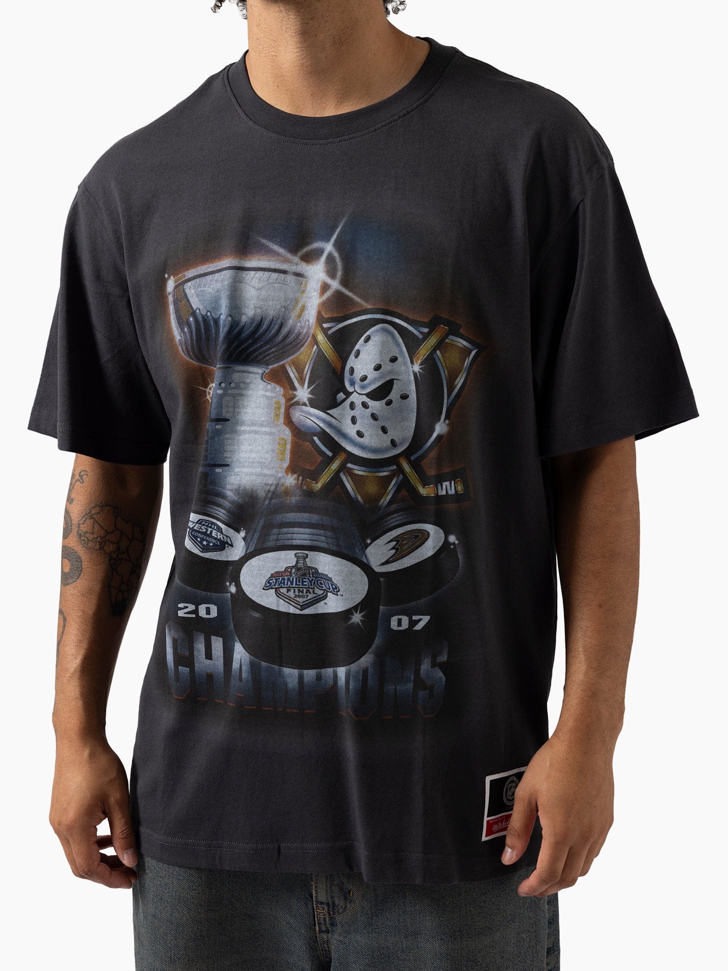 Mitchell And Ness T-Shirts Anaheim Ducks Mitchell & Ness NHL 07 Stanley Cup Vintage T-Shirt - Washed Black