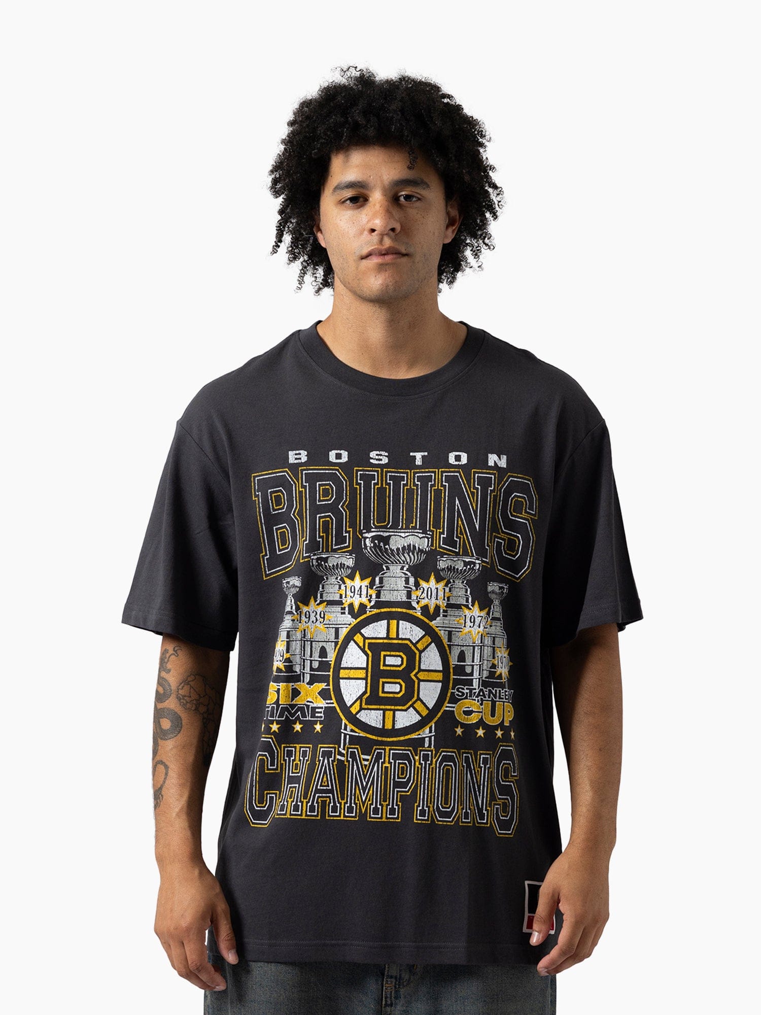 Mitchell And Ness T-Shirts Boston Bruins Mitchell & Ness NHL 6 x Stanley Cup Vintage T-Shirt - Washed Black