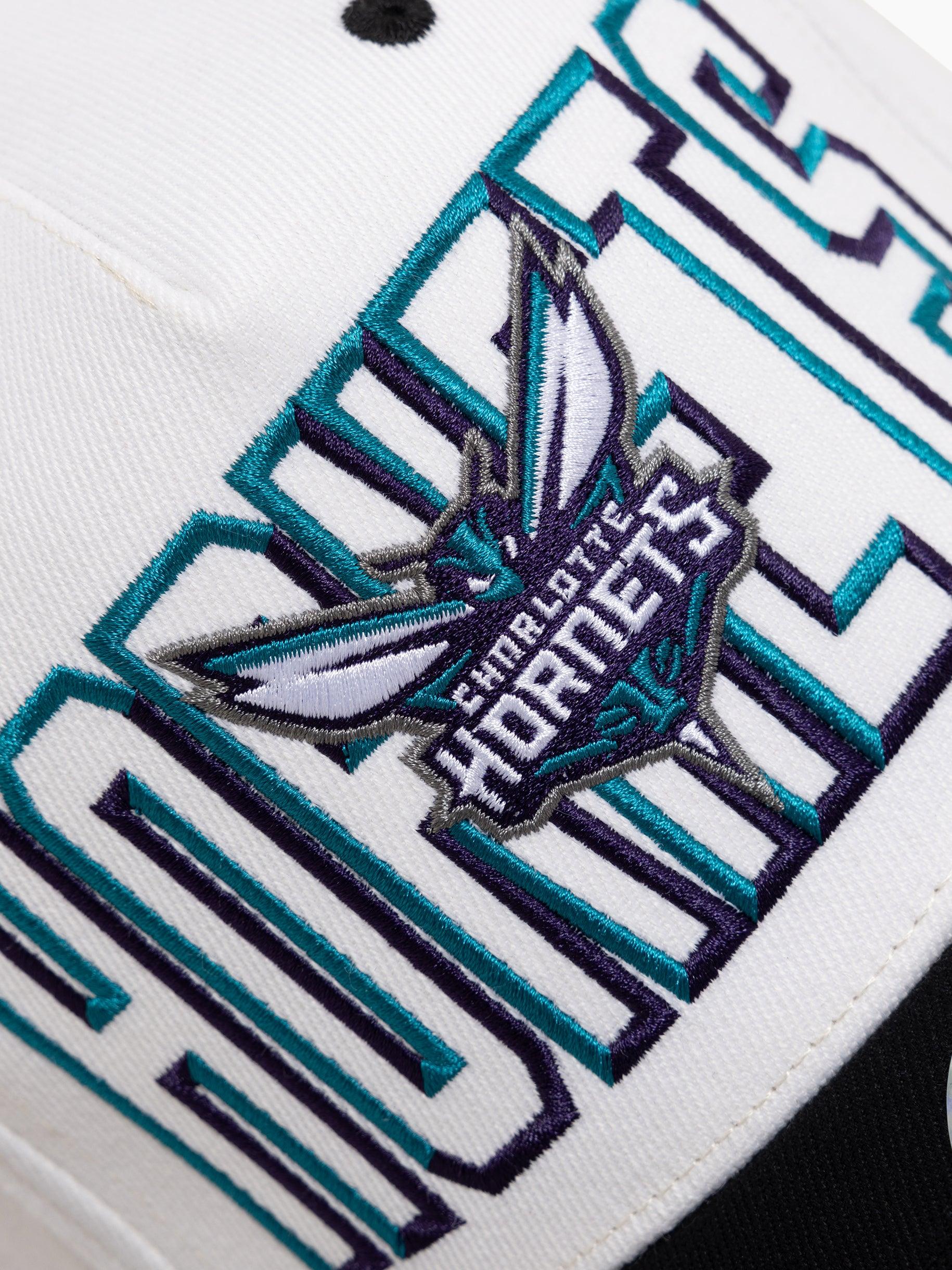 Mitchell And Ness Caps Charlotte Hornets Mitchell & Ness NBA Bevel Classic Red Snapback Hat - White
