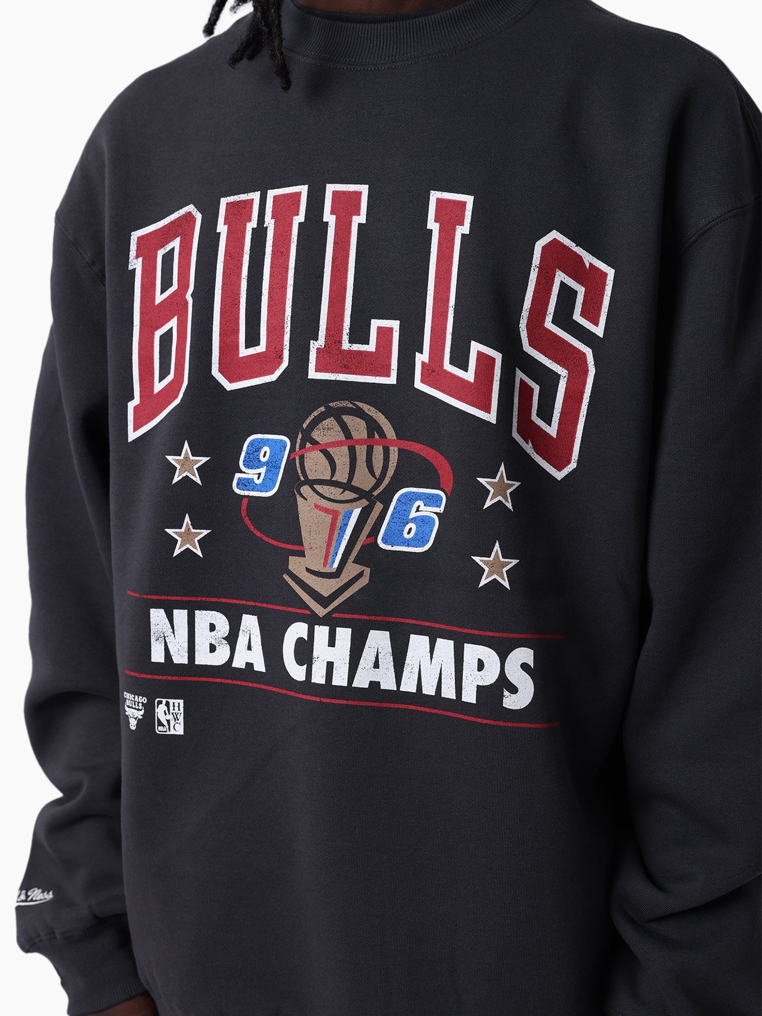 Mitchell And Ness Jumpers Chicago Bulls Mitchell & Ness NBA 96 Champs Vintage Crew Jumper - Washed Black