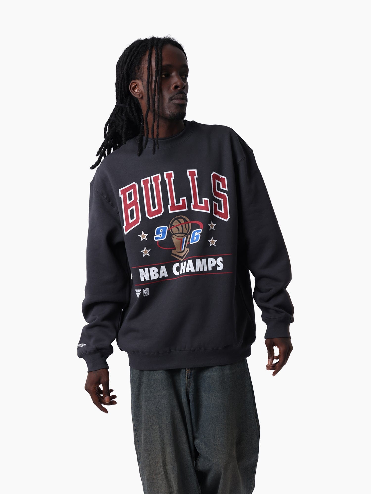 Mitchell And Ness Jumpers Chicago Bulls Mitchell & Ness NBA 96 Champs Vintage Crew Jumper - Washed Black