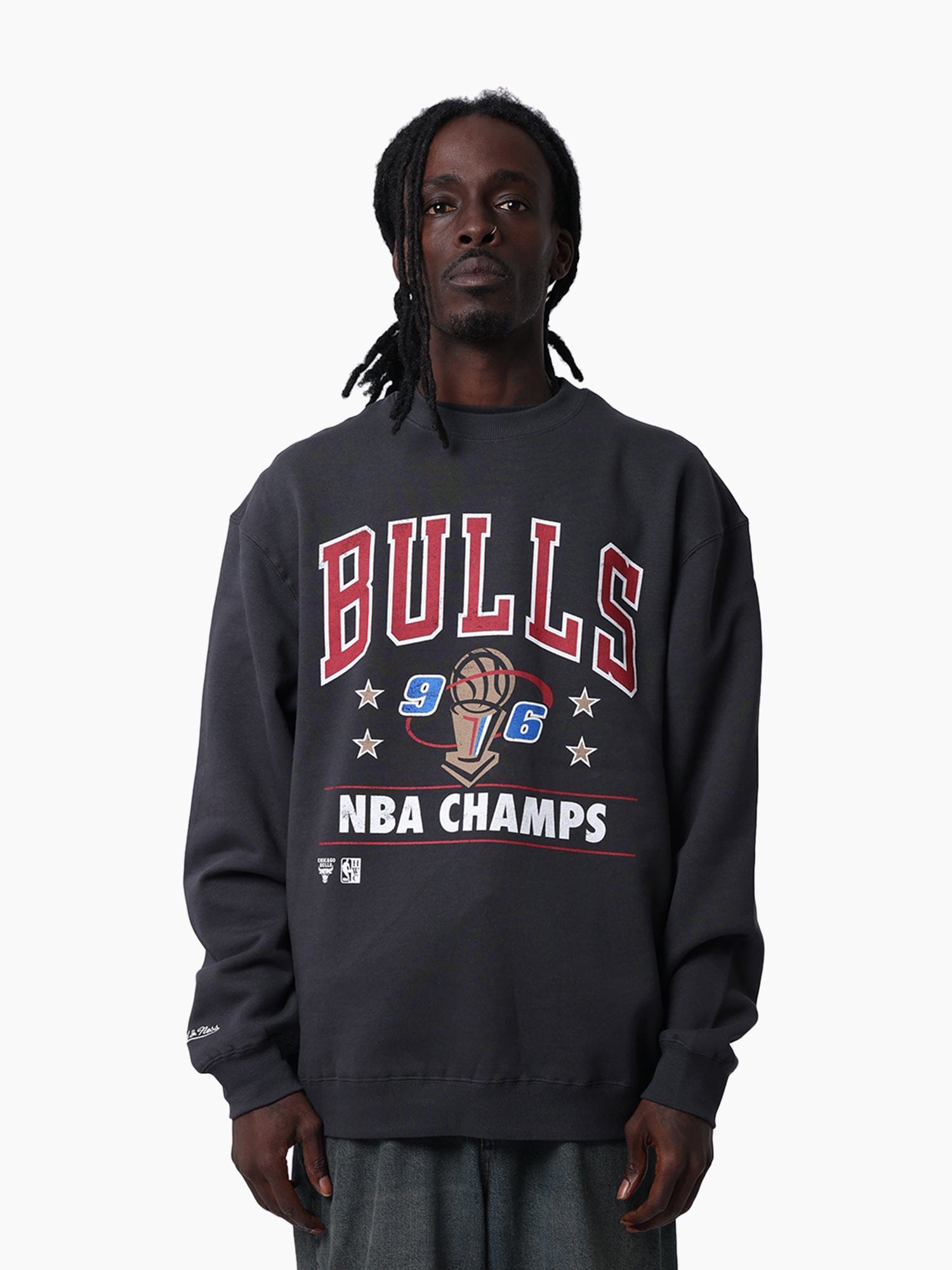 Mitchell And Ness Jumpers Chicago Bulls Mitchell & Ness NBA 96 Champs Vintage Crew Jumper - Washed Black