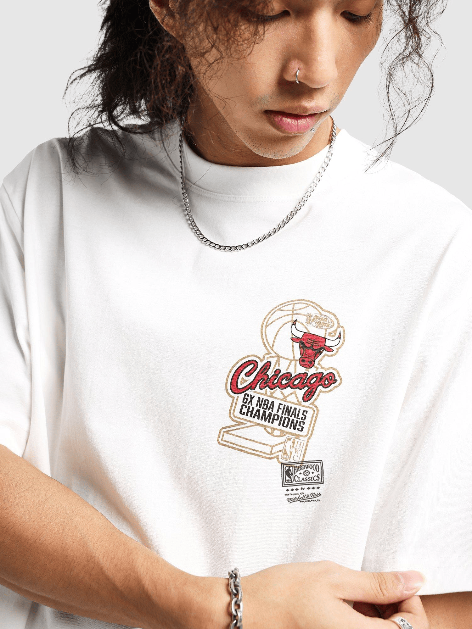 Mitchell And Ness T-Shirts Chicago Bulls Mitchell & Ness NBA Champs History Vintage T-Shirt - Vintage White