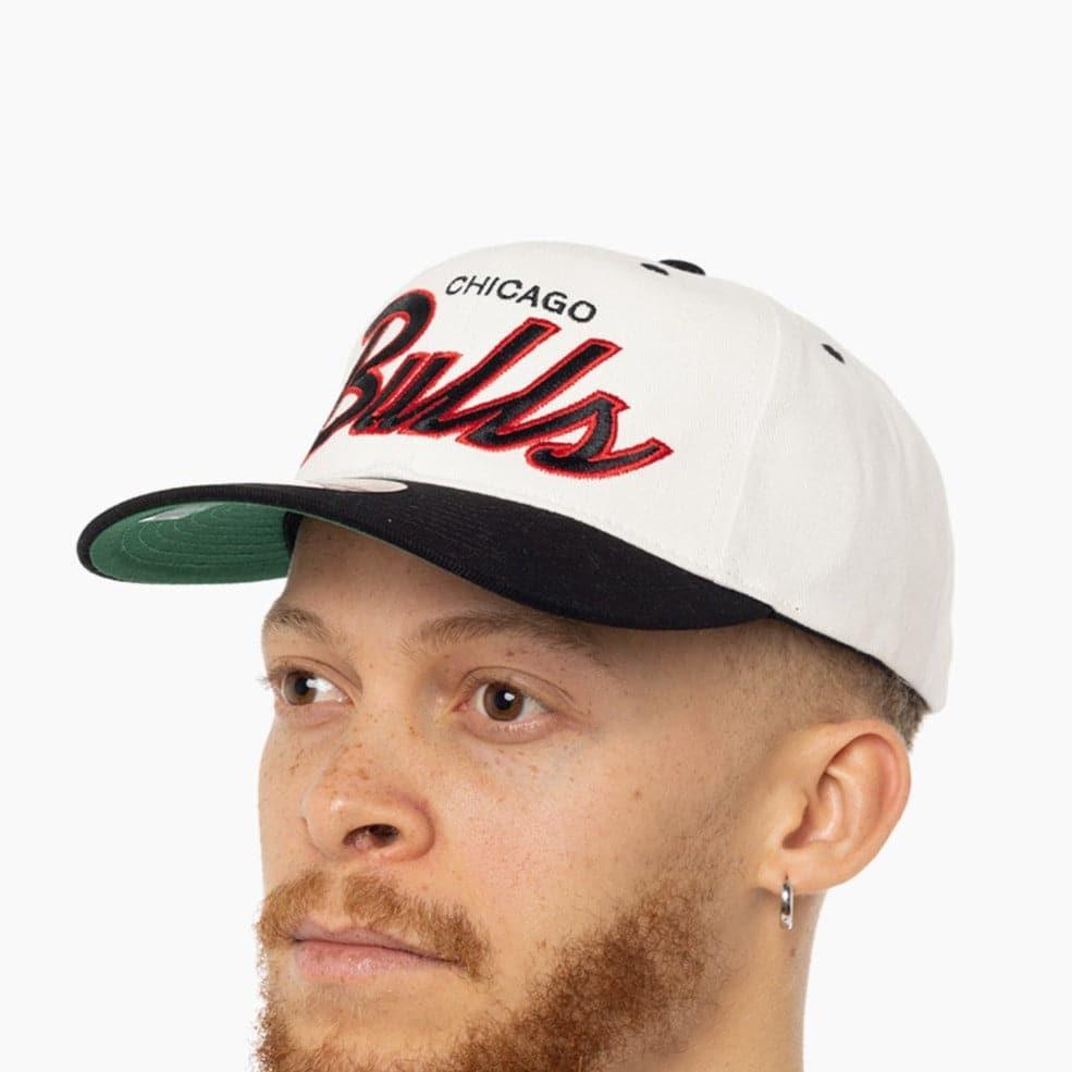 Mitchell And Ness Caps Chicago Bulls Mitchell & Ness NBA HWC Script Deadstock Snapback Hat - Off White