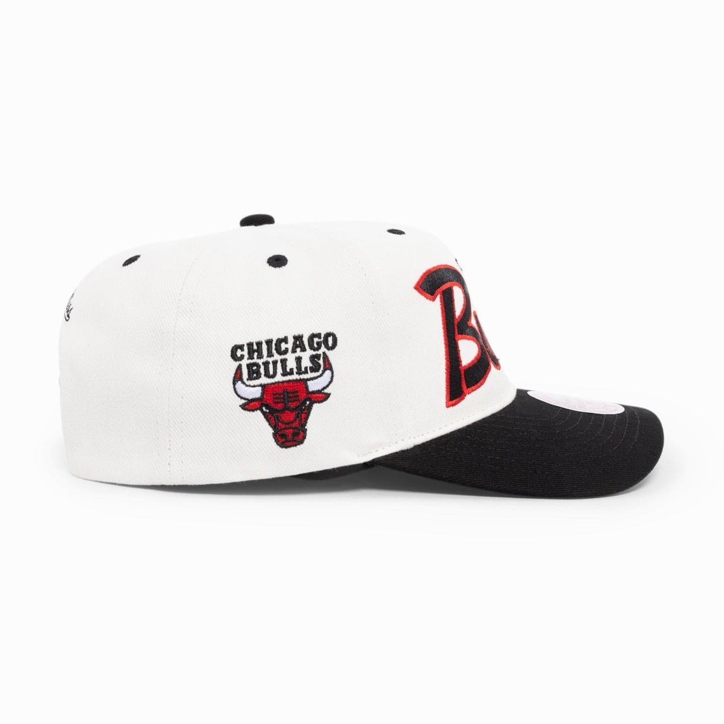 Mitchell And Ness Caps Chicago Bulls Mitchell & Ness NBA HWC Script Deadstock Snapback Hat - Off White