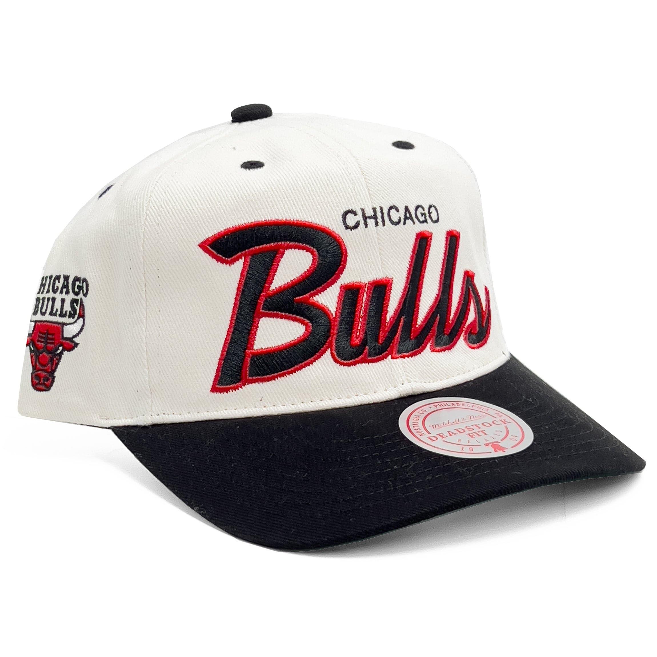 Mitchell And Ness Caps Chicago Bulls Mitchell & Ness NBA HWC Script Deadstock Snapback Hat - Off White