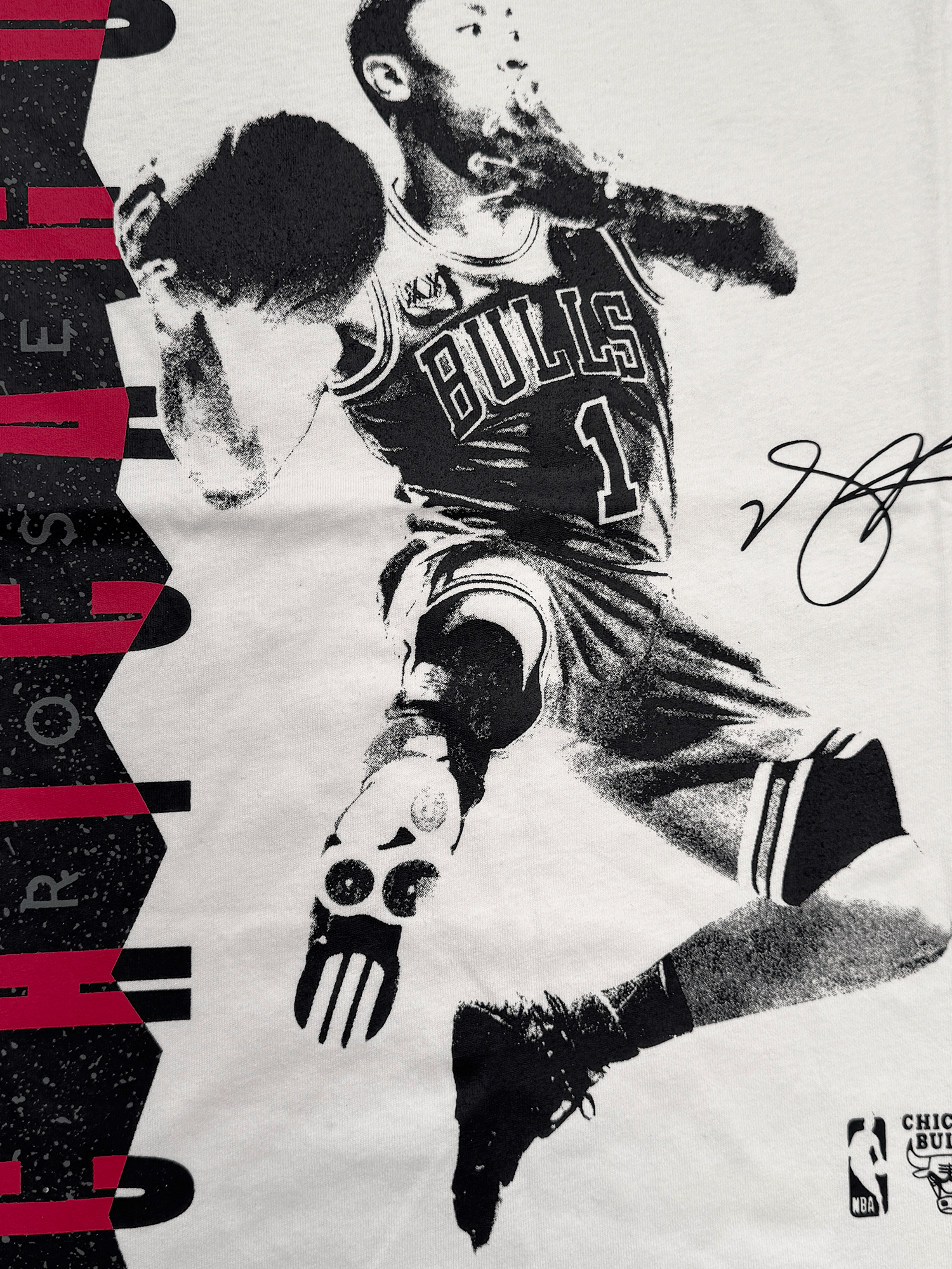 Mitchell And Ness T-Shirts Derrick Rose Chicago Bulls Mitchell & Ness NBA Lay Up Vintage T-Shirt - Vintage White
