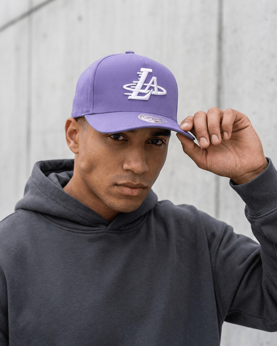 Mitchell And Ness Caps OSFM Los Angeles Lakers Mitchell & Ness NBA Alt Pro Pinch Snapback Hat - Light Purple
