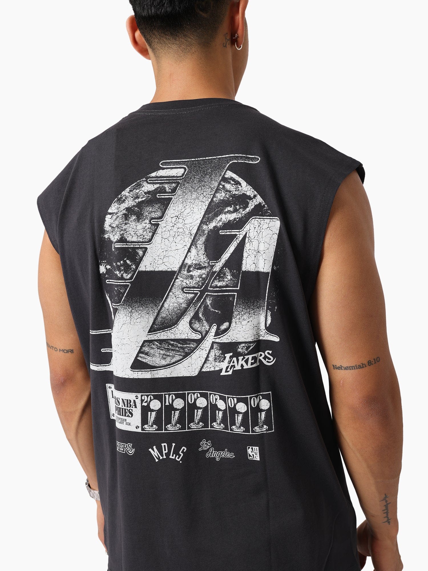 Mitchell And Ness T-Shirts Los Angeles Lakers Mitchell & Ness NBA Champs Chrome Muscle T-Shirt - Washed Black