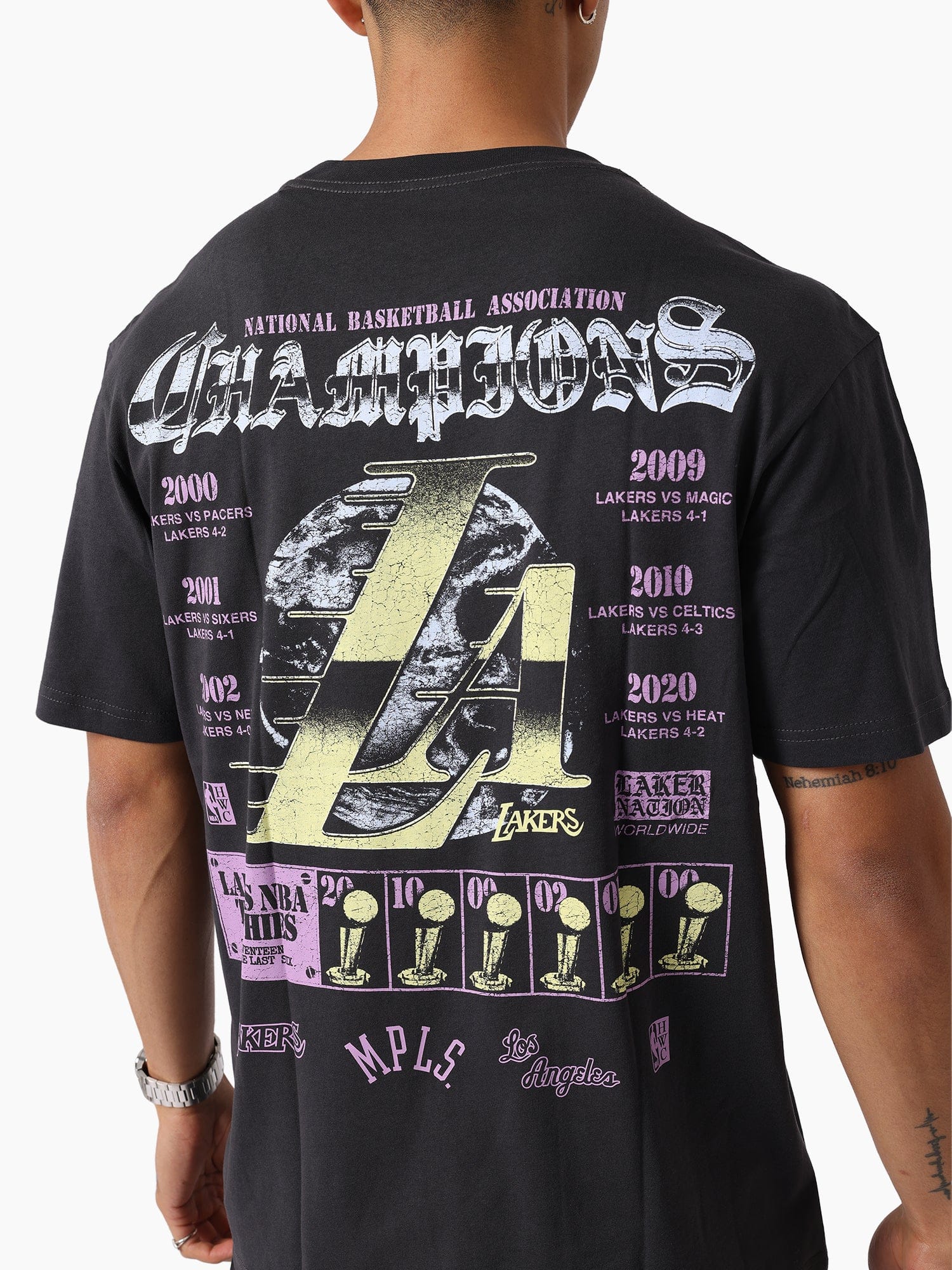 Mitchell And Ness T-Shirts Los Angeles Lakers Mitchell & Ness NBA Champs Chrome Vintage T-Shirt - Washed Black