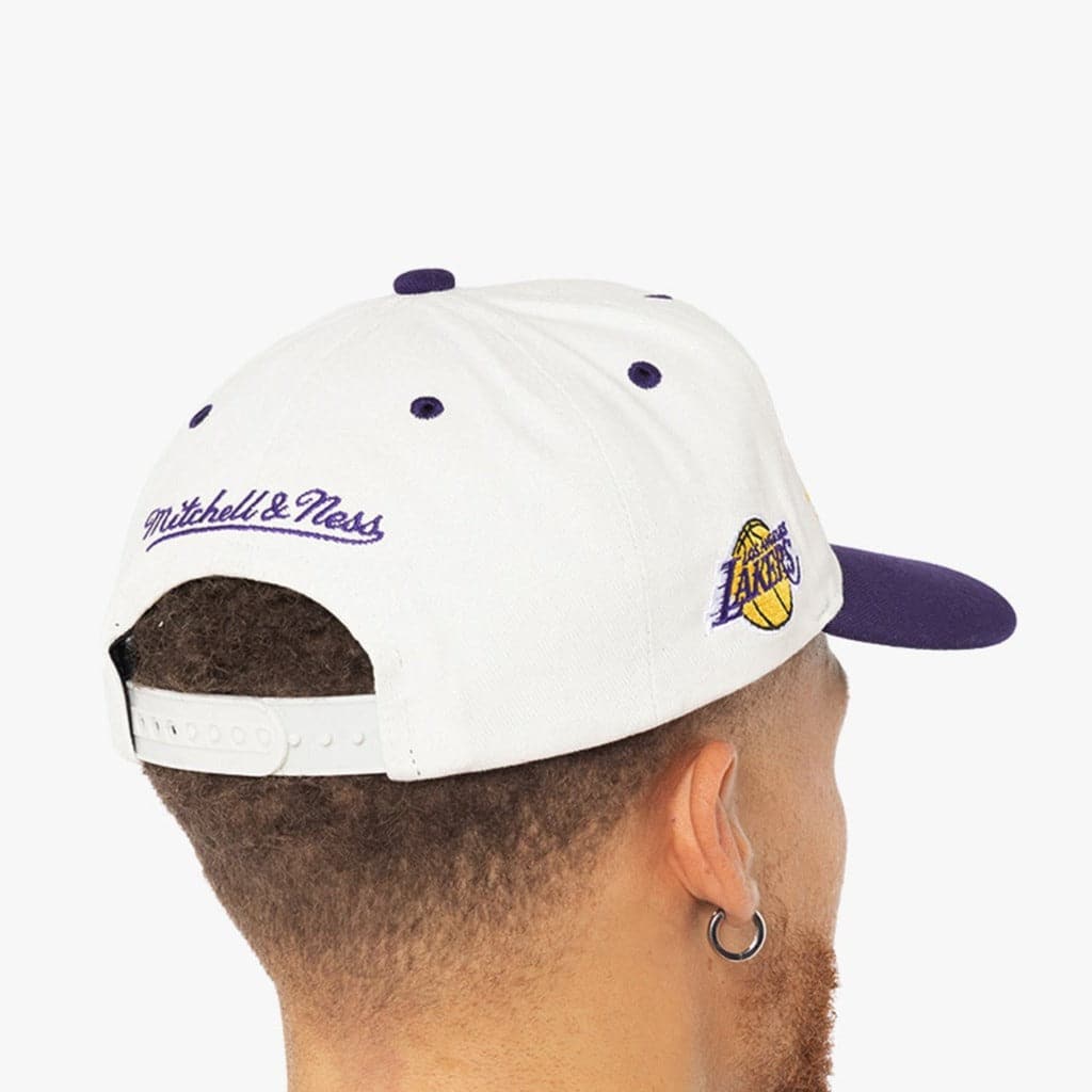 Mitchell And Ness Caps Los Angeles Lakers Mitchell & Ness NBA HWC Script Deadstock Snapback Hat - Off White