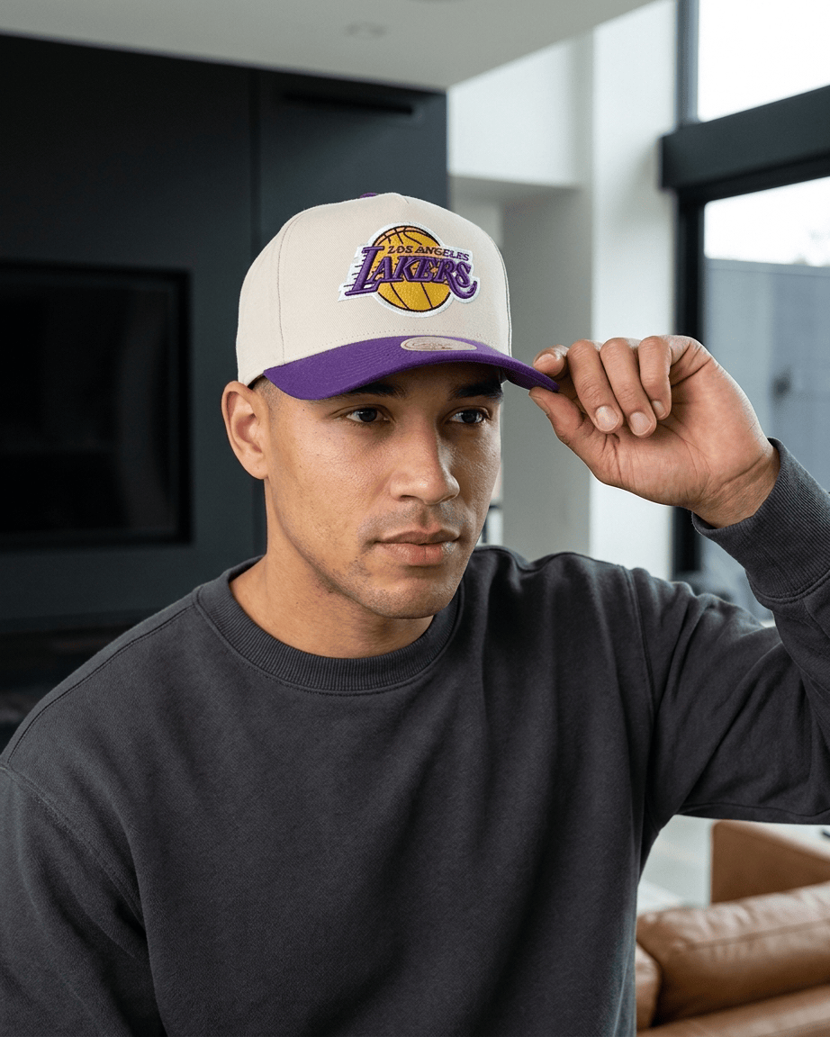 Mitchell And Ness Caps OSFM Los Angeles Lakers Mitchell & Ness NBA Team Pro Pinch Snapback Hat - Chrome