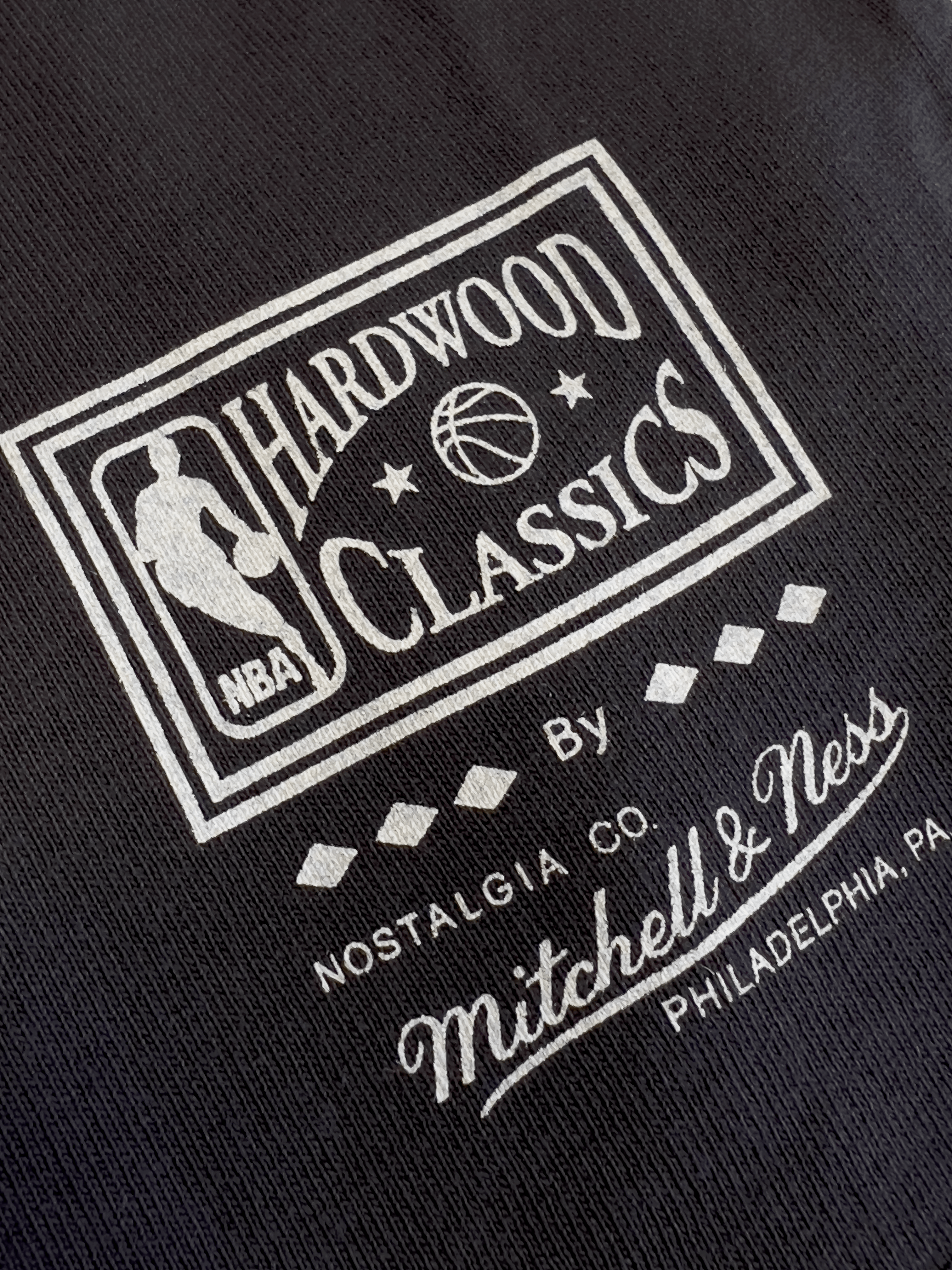 Mitchell And Ness T-Shirts Memphis Grizzlies Mitchell & Ness NBA Basketed Vintage T-Shirt - Overdyed Black