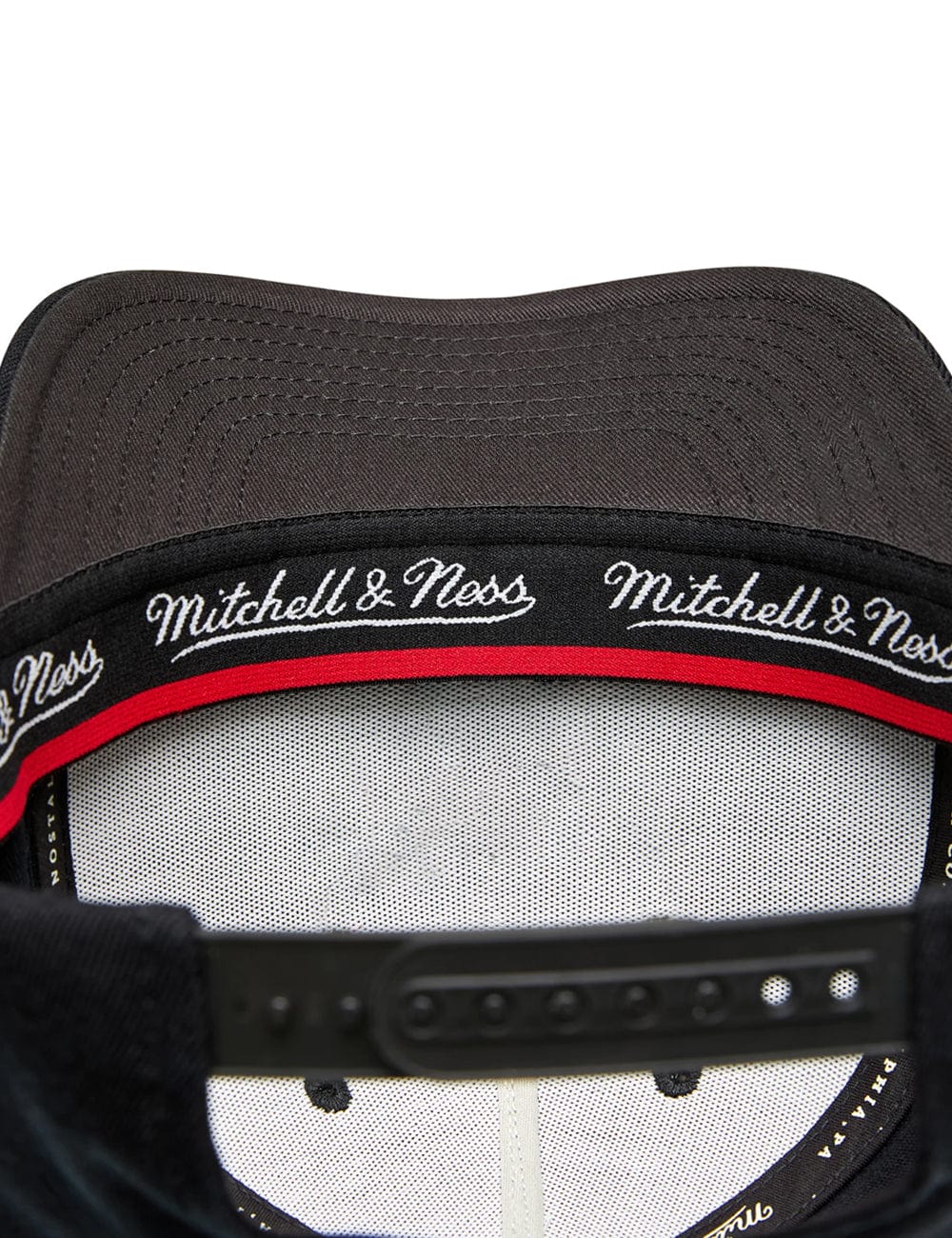 Mitchell And Ness Caps Memphis Grizzlies Mitchell & Ness NBA Black On Black Classic Red Snapback Hat