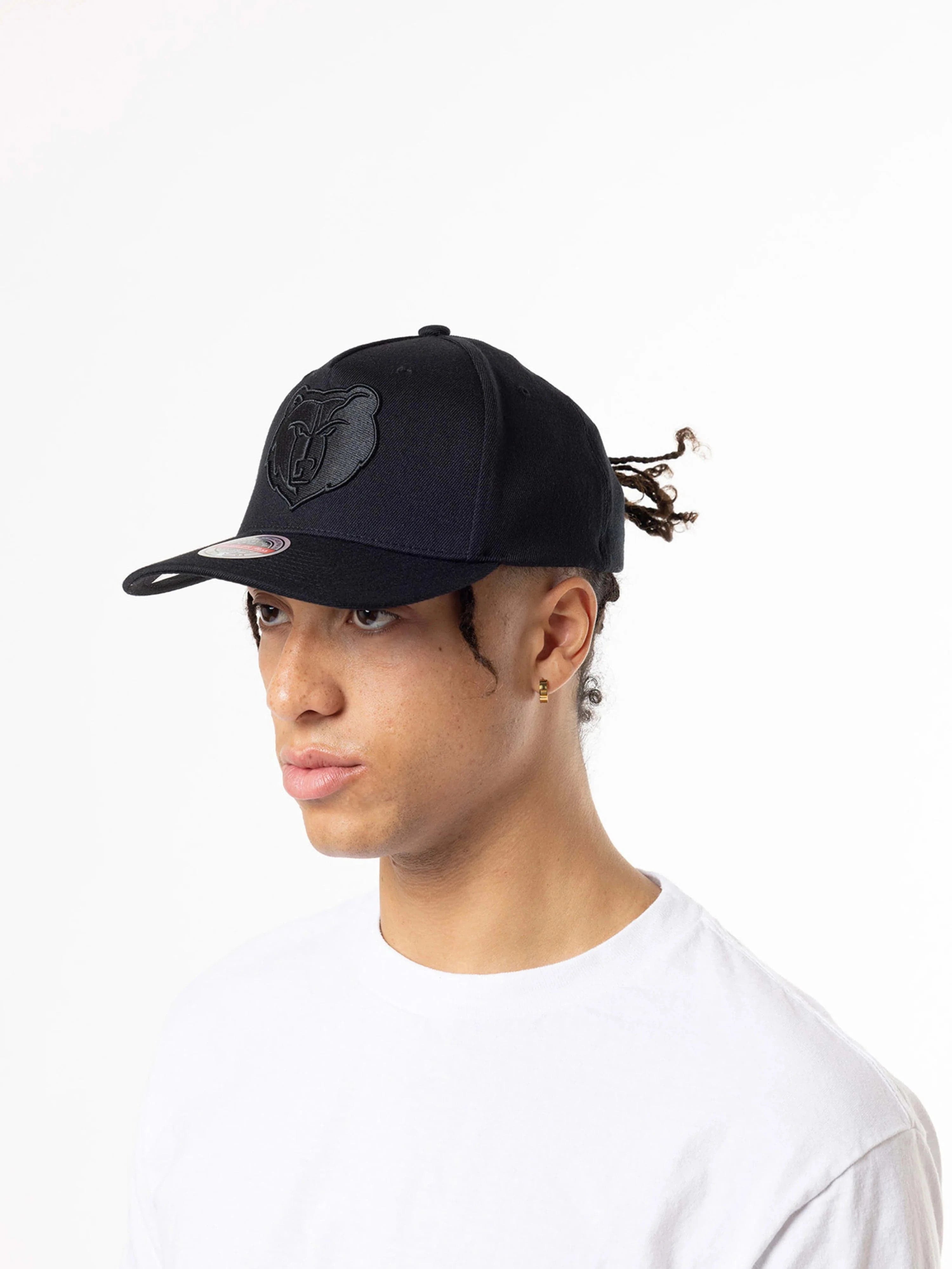 Mitchell And Ness Caps Memphis Grizzlies Mitchell & Ness NBA Black On Black Classic Red Snapback Hat