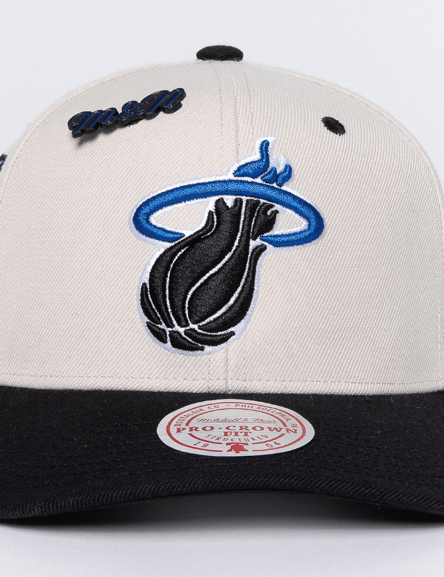 Mitchell And Ness Caps Miami Heat Mitchell & Ness NBA Launch Pro Crown Snapback Hat - Off White