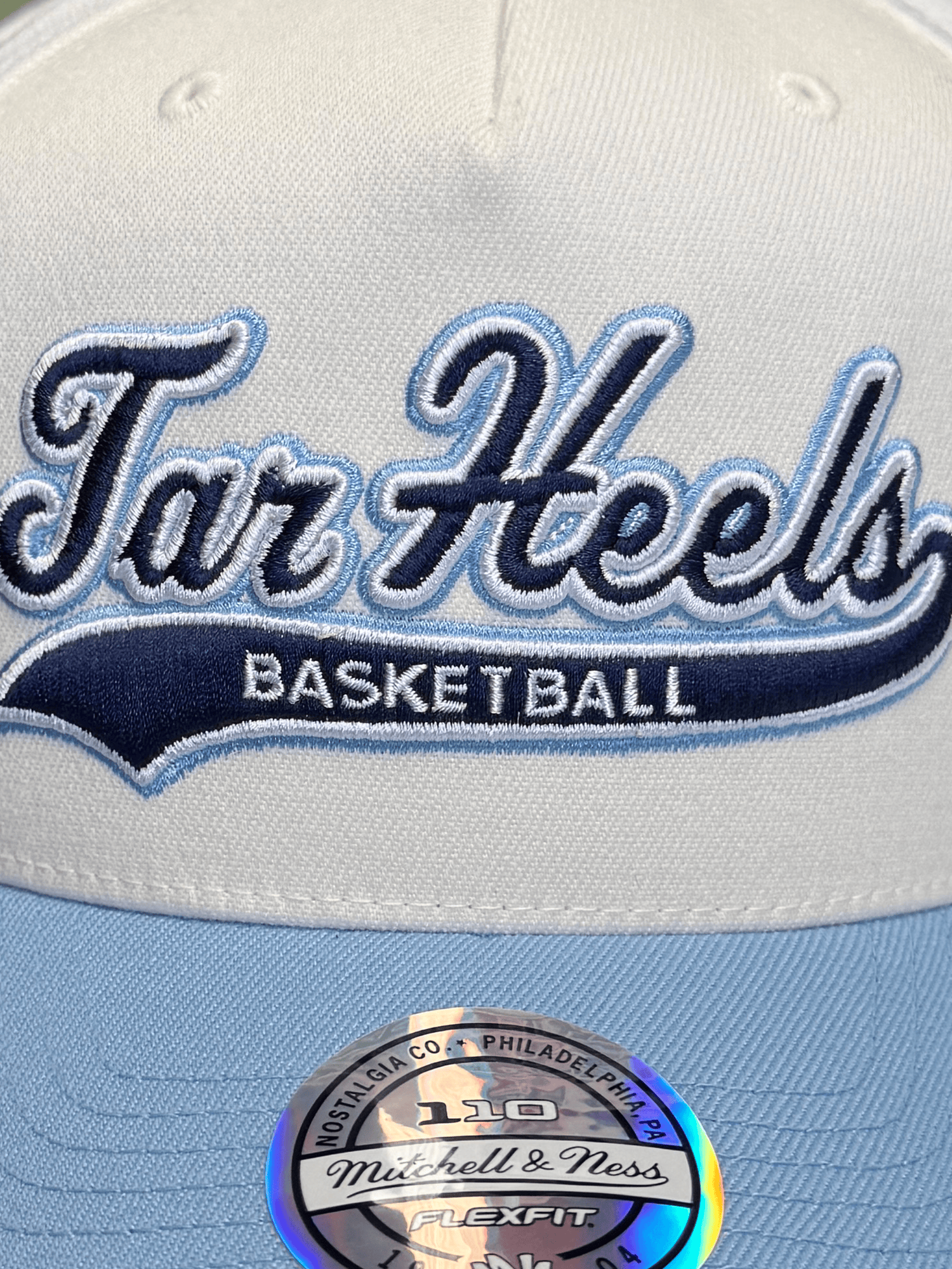 Mitchell And Ness Caps North Carolina Tar Heels Mitchell & Ness NCAA 2T Tailsweep 110 Flex Snapback Hat - Off White