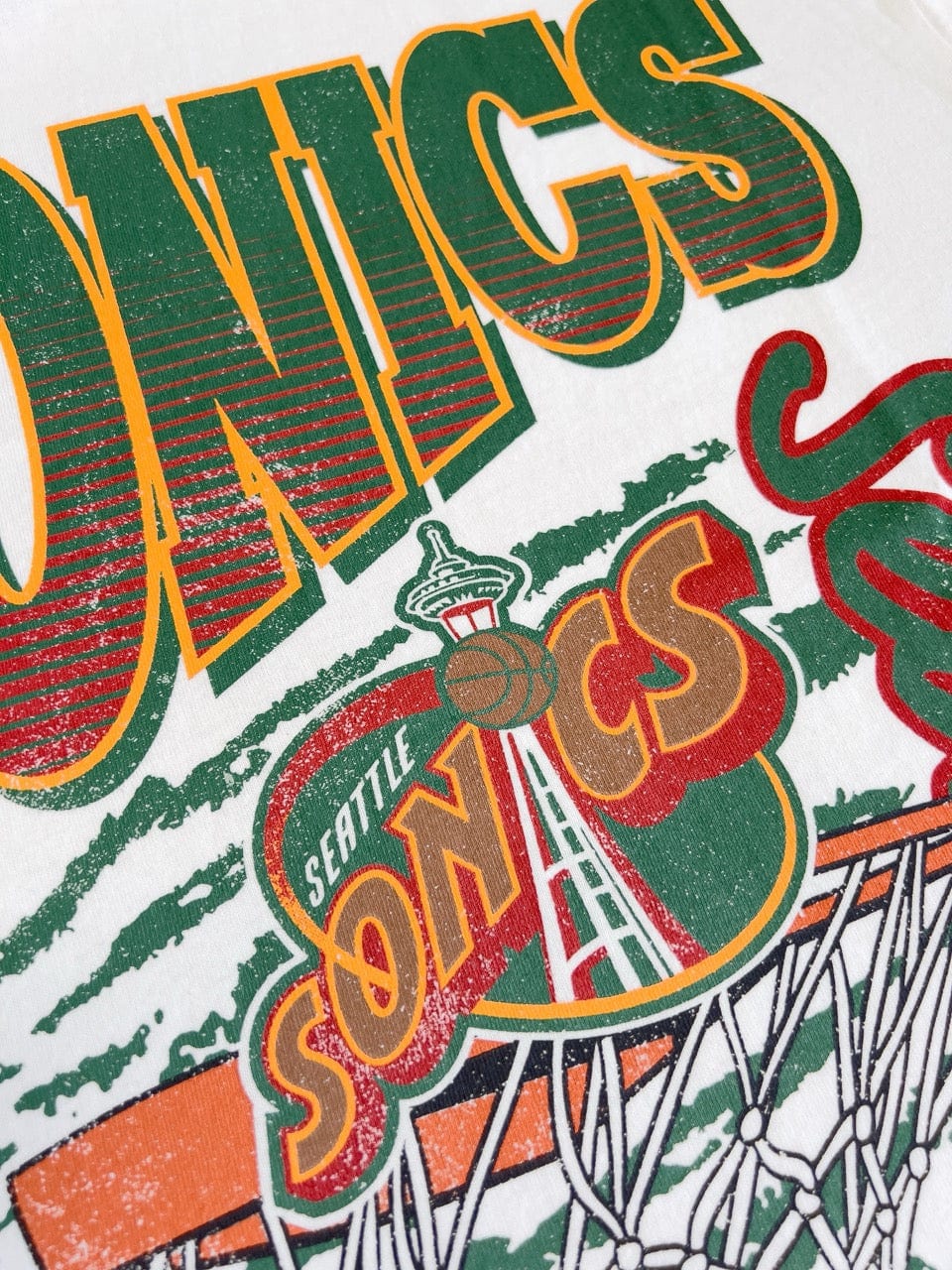 Mitchell And Ness T-Shirts Seattle Supersonics Mitchell & Ness NBA Basketed Vintage T-Shirt - Vintage White