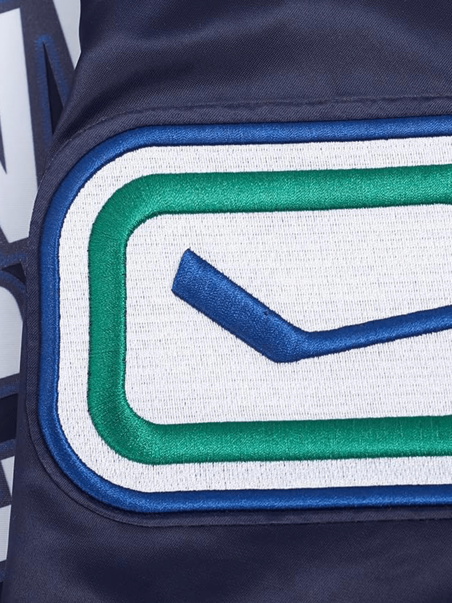 Pro Standard Jackets Vancouver Canucks Pro Standard NHL Team Classic Satin Button Jacket - Navy