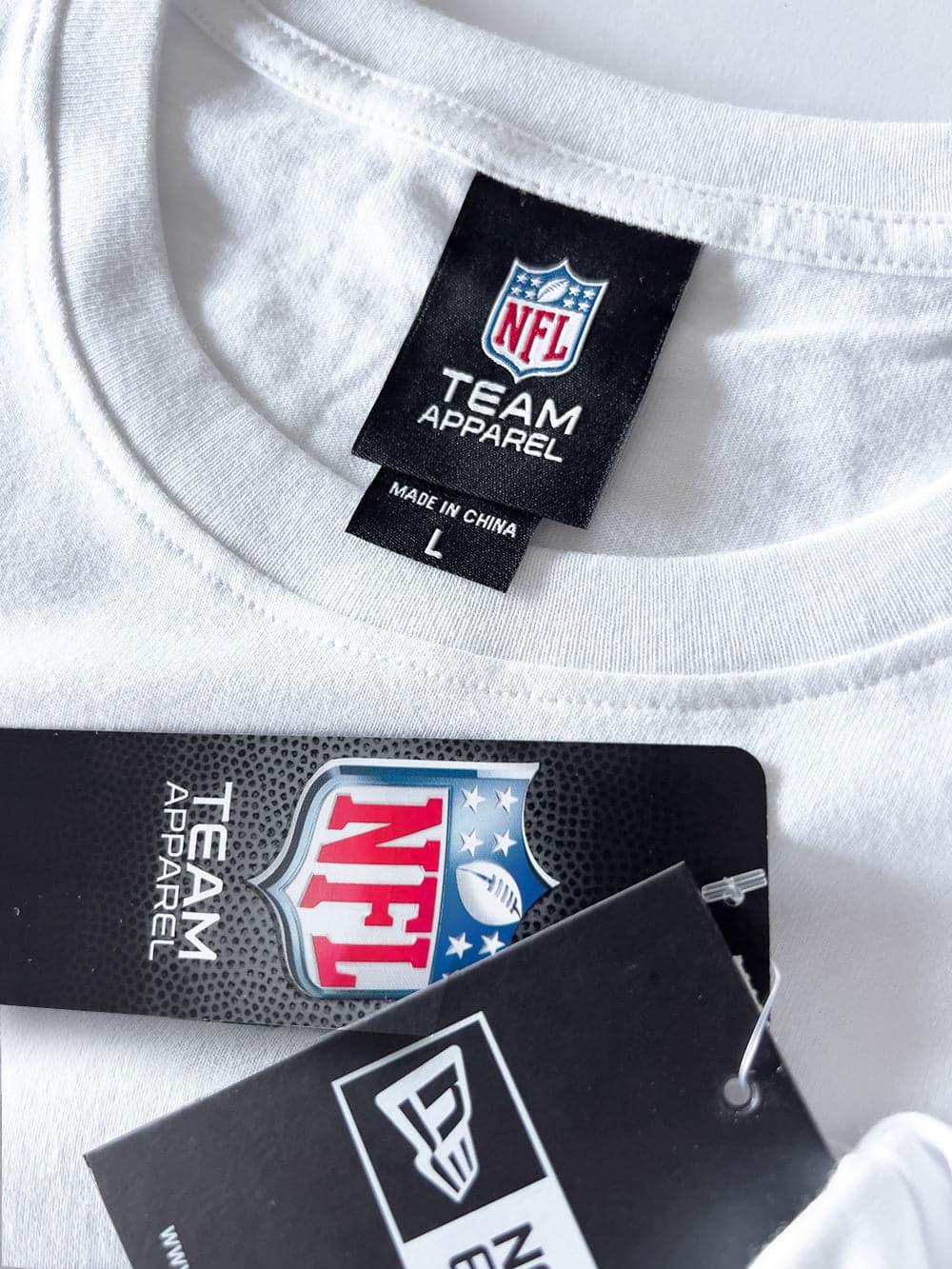 Philadelphia Eagles New Era NFL Helmet Crest T-Shirt - White