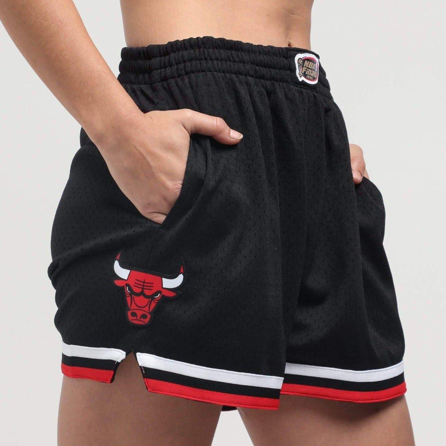 Womens Chicago Bulls Mitchell & Ness NBA Alt Jump Shot Shorts - Black