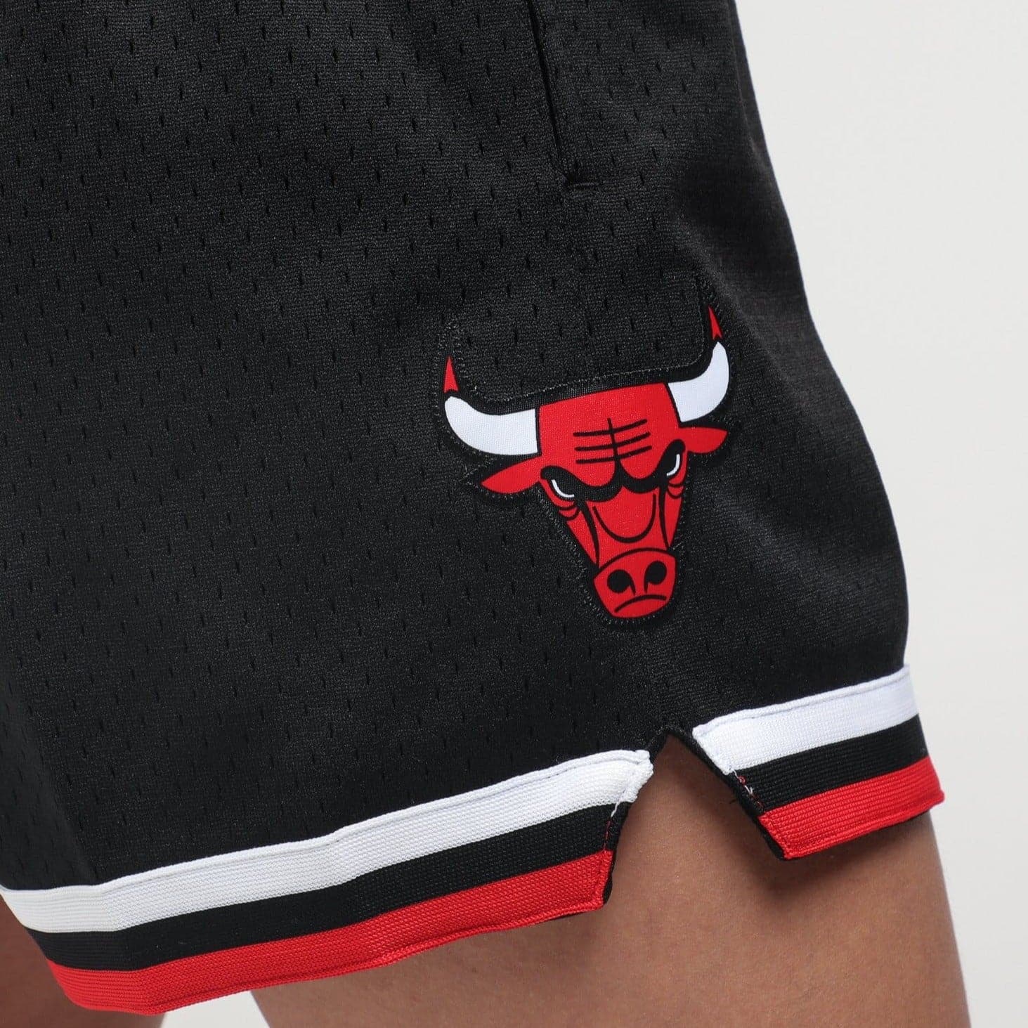 Womens Chicago Bulls Mitchell & Ness NBA Alt Jump Shot Shorts - Black