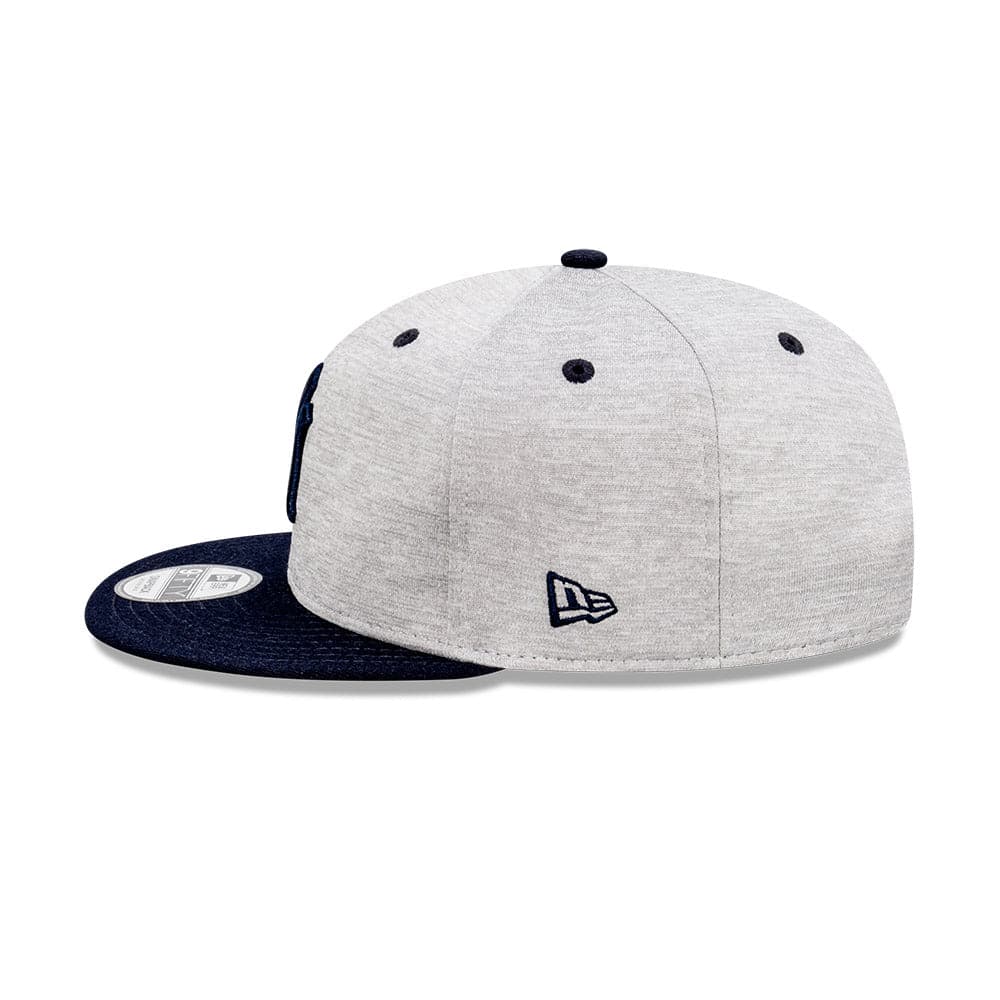 New York Yankees New Era MLB Shadow Tech 2 Tone 9FIFTY Snapback Hat - Grey/Navy