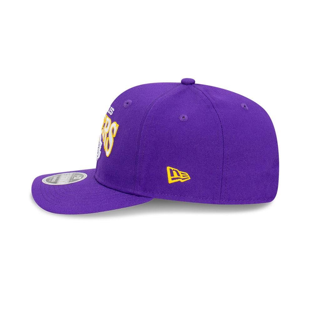 Youths Los Angeles Lakers New Era NBA Team Arch Pre-Curved OF 9FIFTY Snapback Hat - Purple