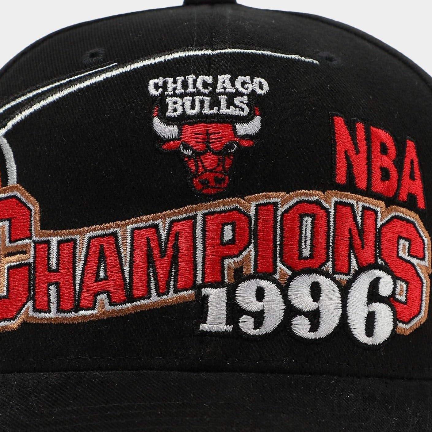 Chicago Bulls Mitchell & Ness NBA 96 Champs Curved Deadstock Snapback Hat - Black