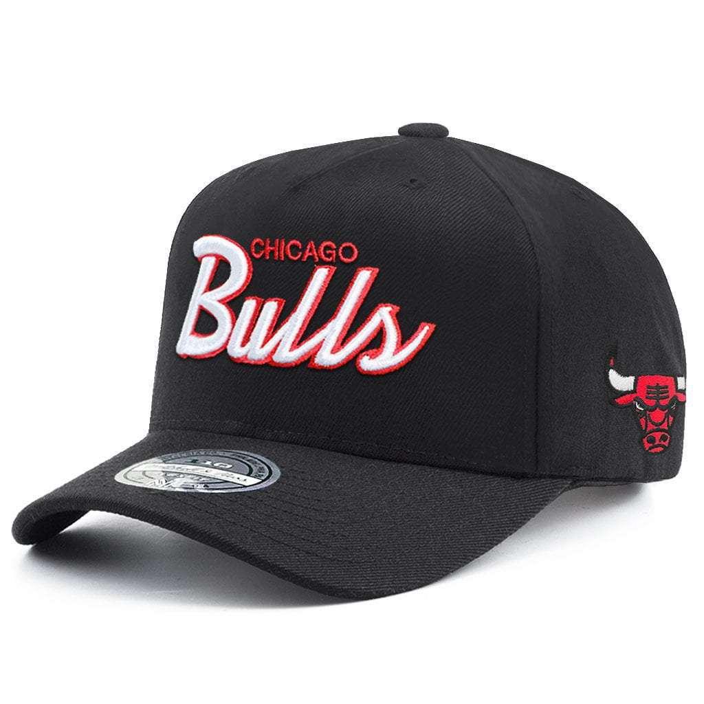 Chicago Bulls Mitchell & Ness NBA Team Script Pop 110 Curve Snapback Hat - Black