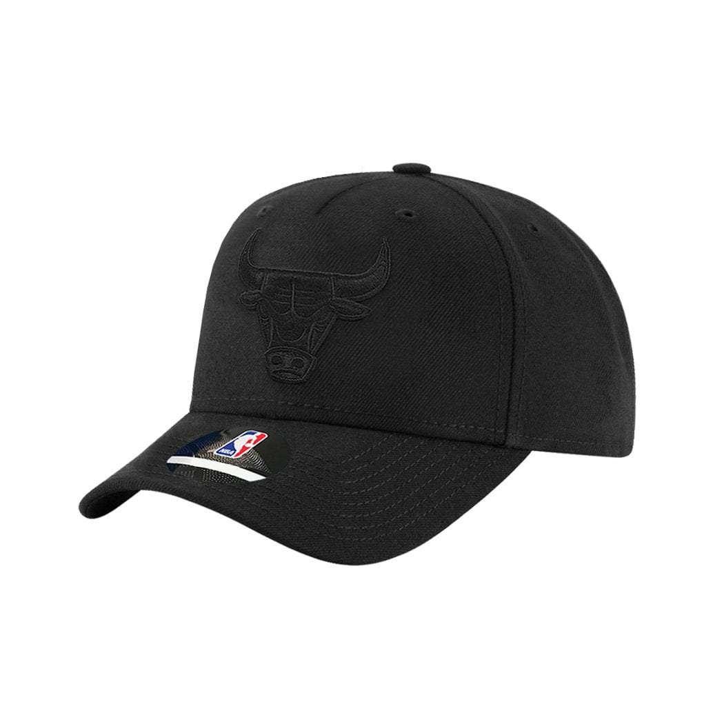 Infants Chicago Bulls Outerstuff NBA All Black Pinch Panel Curve Snapback Hat
