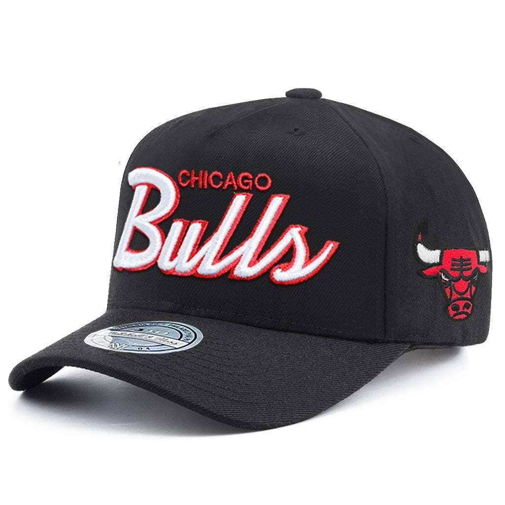 Chicago Bulls Mitchell Ness NBA Team Script 110 Curved Snapback